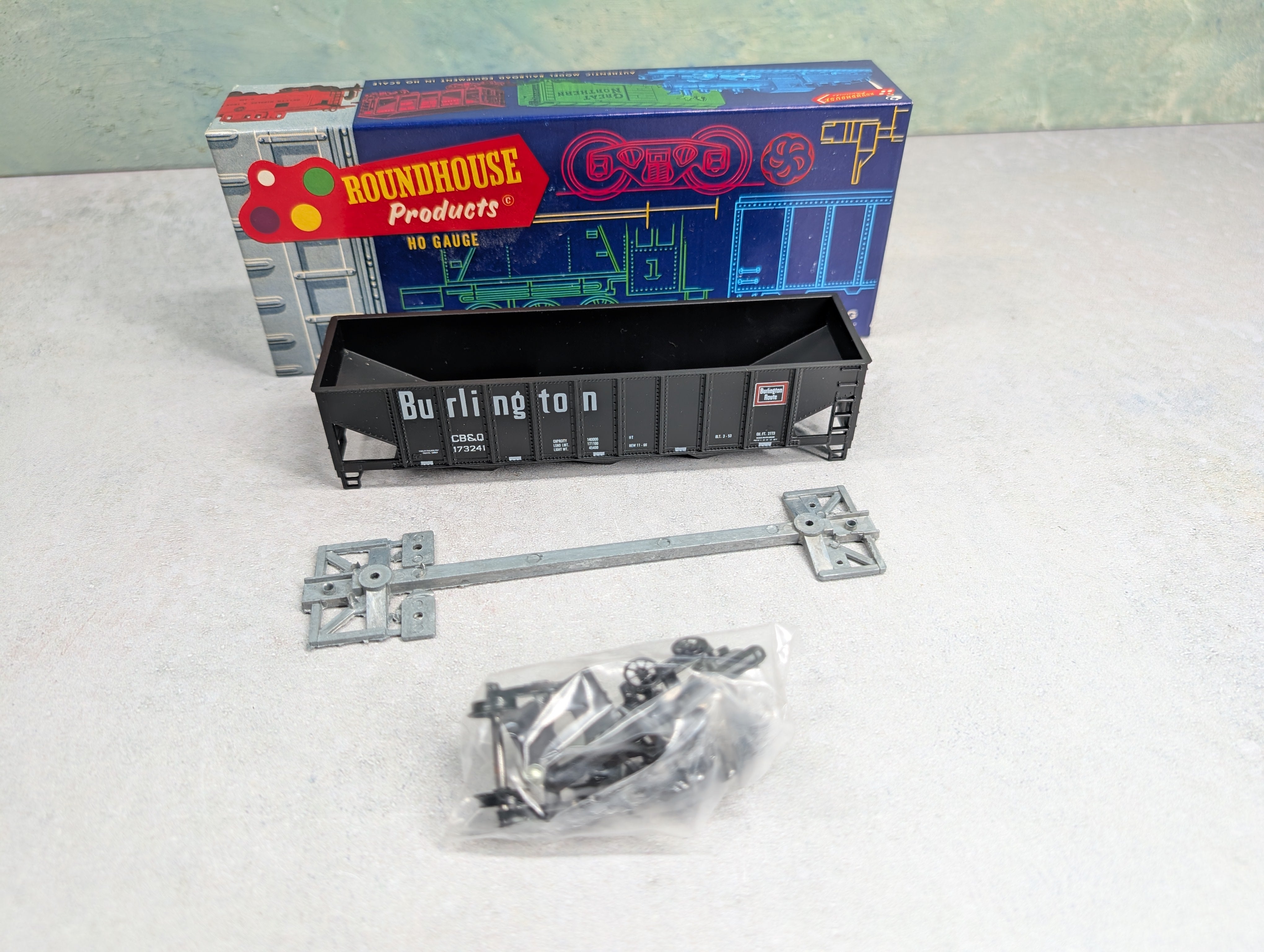 USED Roundhouse 1541 HO Scale 3-Bay Rib Side Hopper Burlington CB&Q #173241 KIT