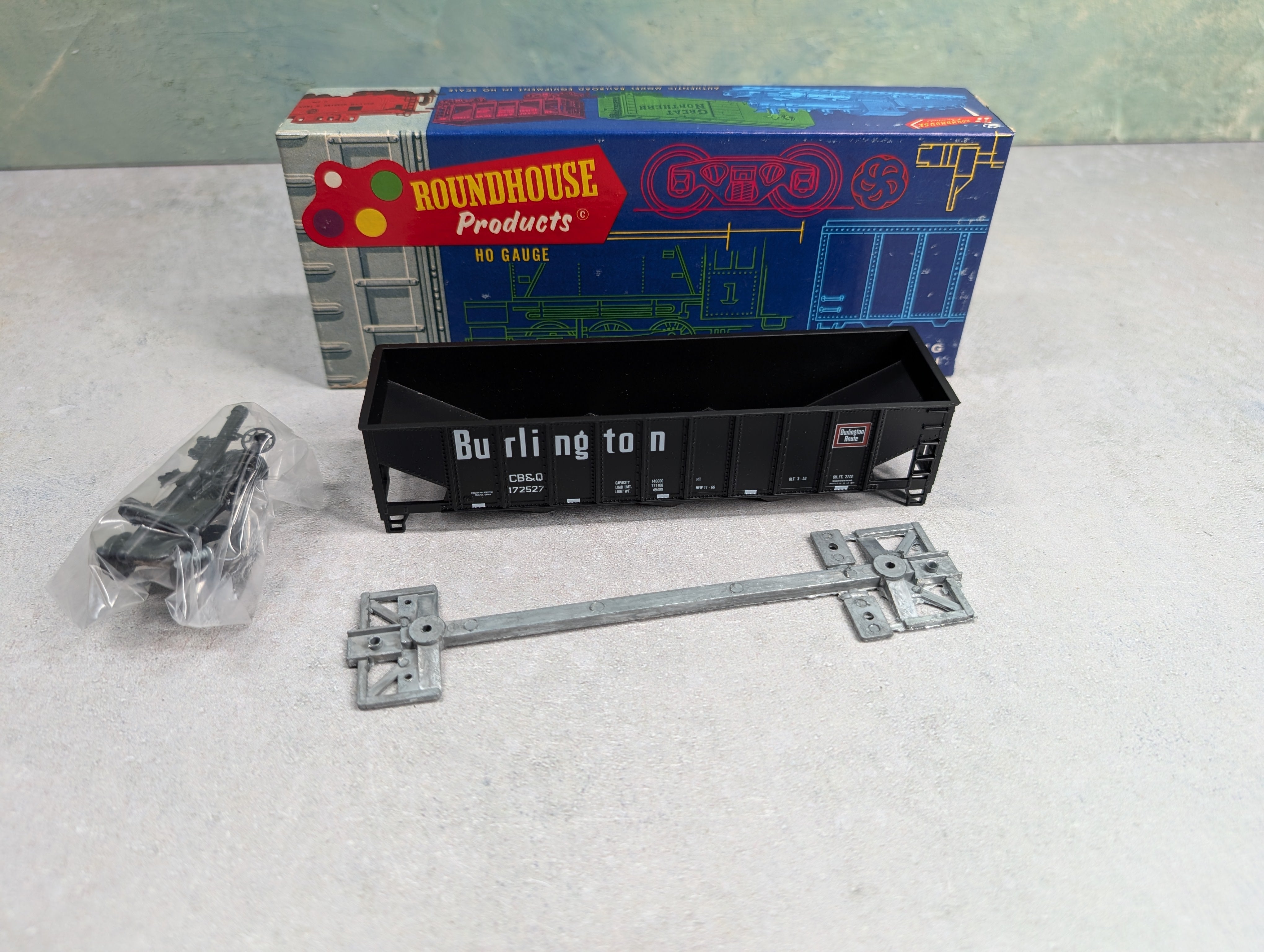 USED Roundhouse 1541 HO Scale 3-Bay Rib Side Hopper Burlington CB&Q #172527 KIT