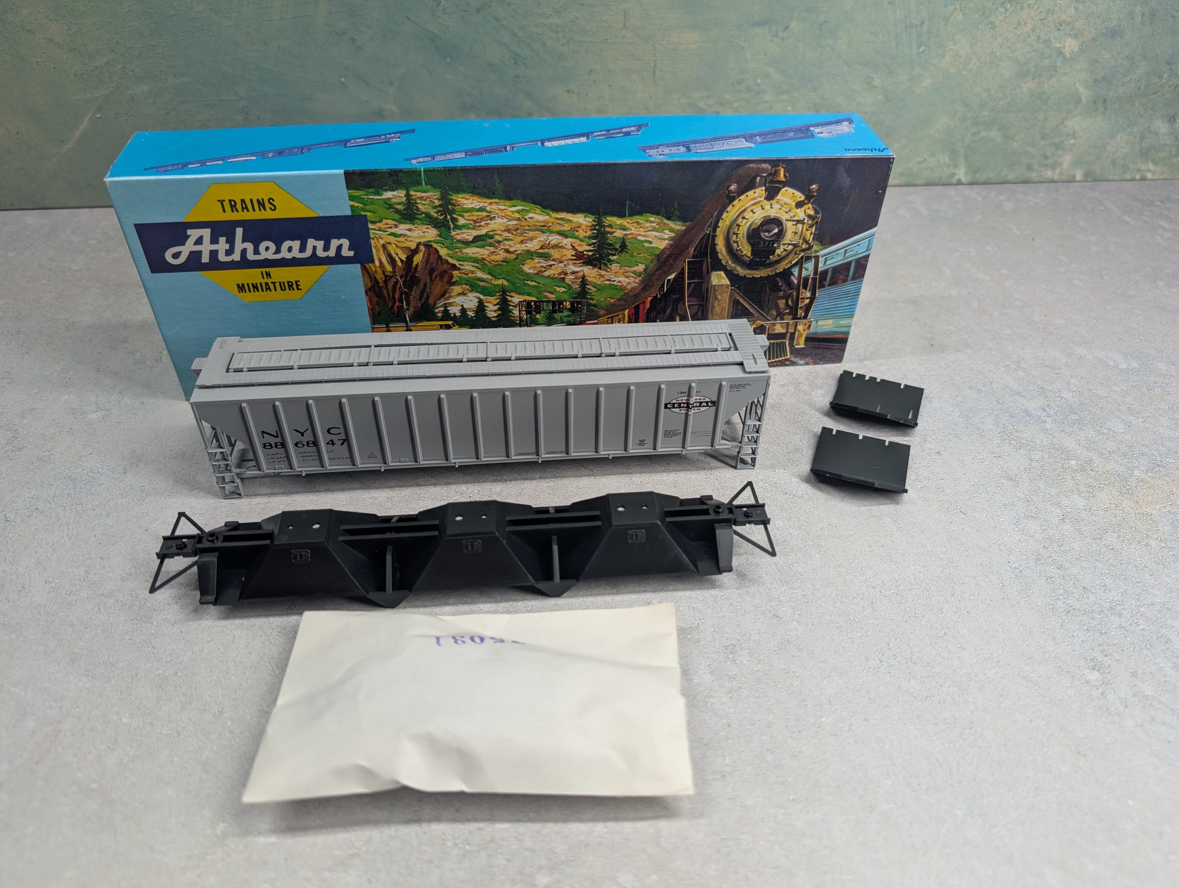 USED Athearn 233 HO Scale 54' Ribside Covered Hopper New York Central NYC #886847 Rail Runner KIT