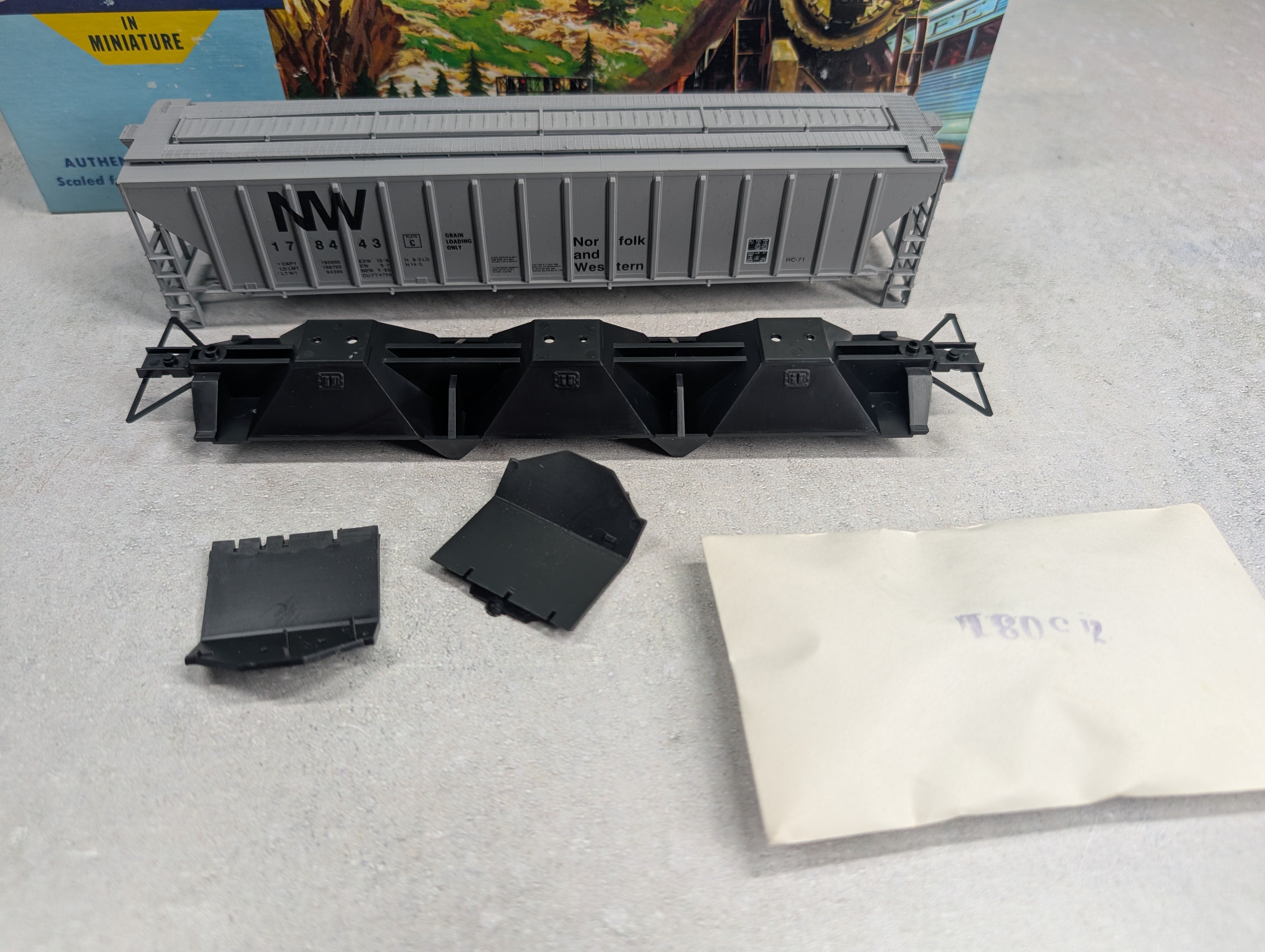 USED Athearn 230 HO Scale 54' Ribside Covered Hopper Norfolk & Western NW #178443 Rail Runner KIT