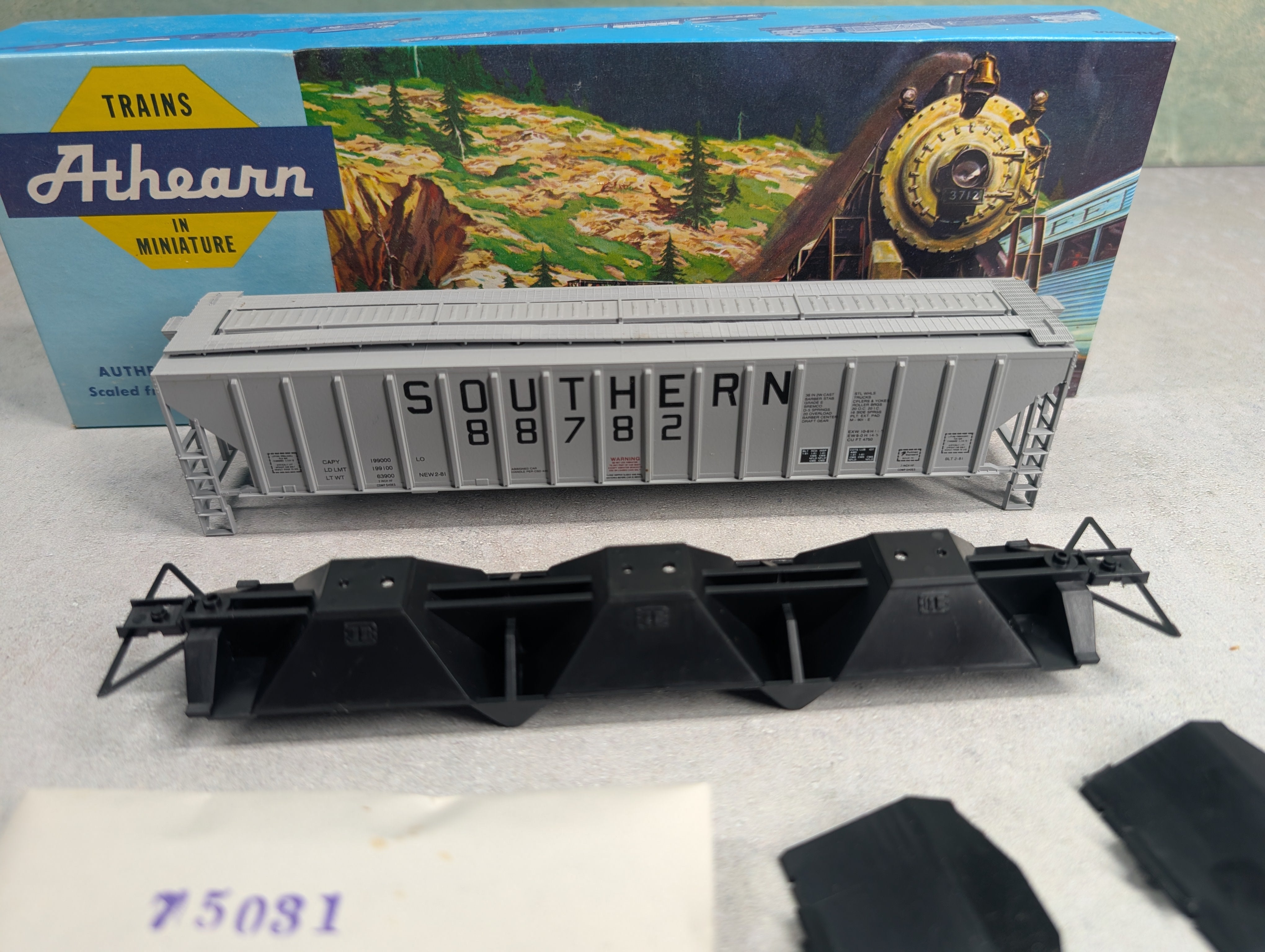USED Athearn 235 HO Scale 54' Ribside Covered Hopper Southern #88782 Rail Runner KIT