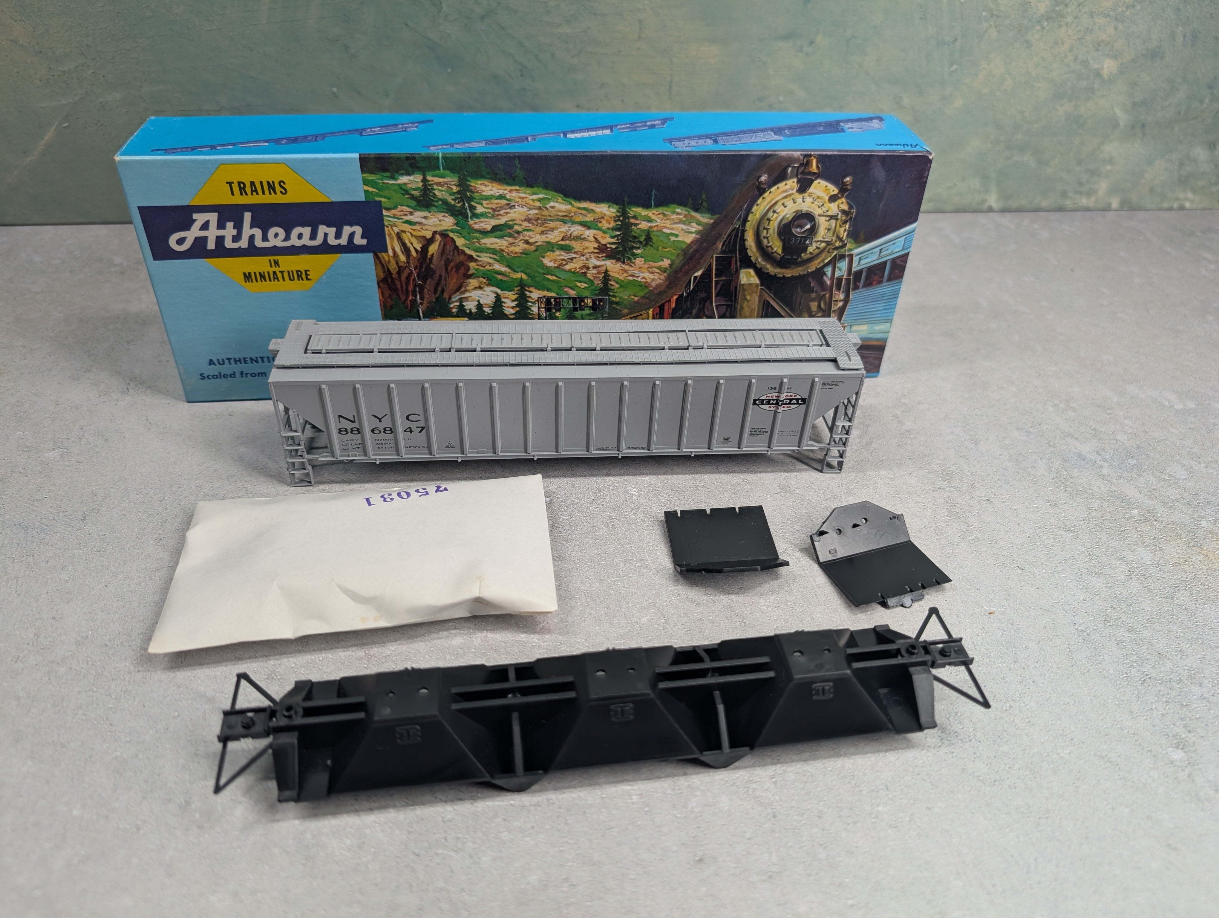 USED Athearn 233 HO Scale 54' Ribside Covered Hopper New York Central NYC #886847 Rail Runner KIT