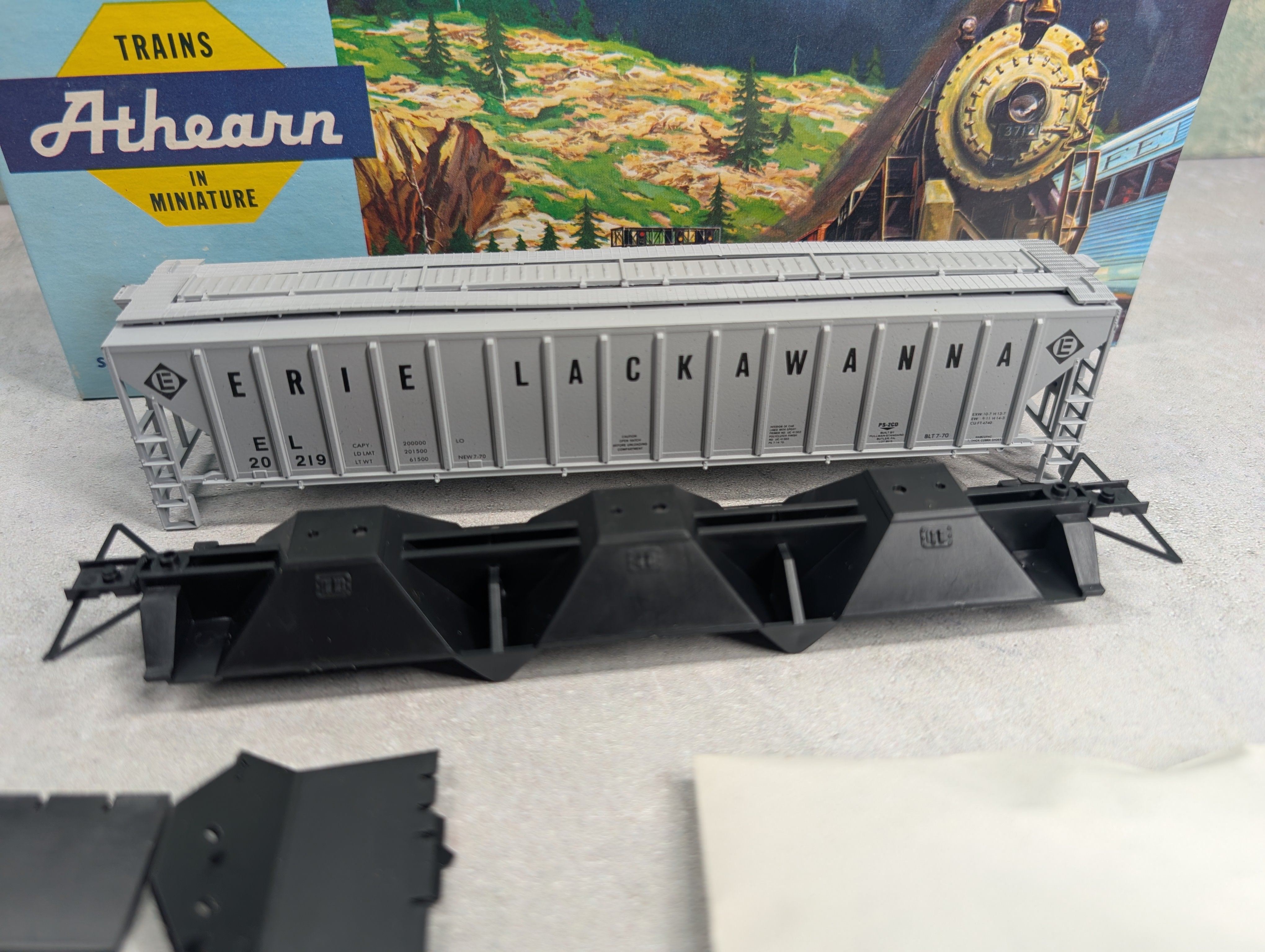 USED Athearn 234 HO Scale 54' Ribside Covered Hopper Erie Lackawanna EL #20219 Rail Runner KIT