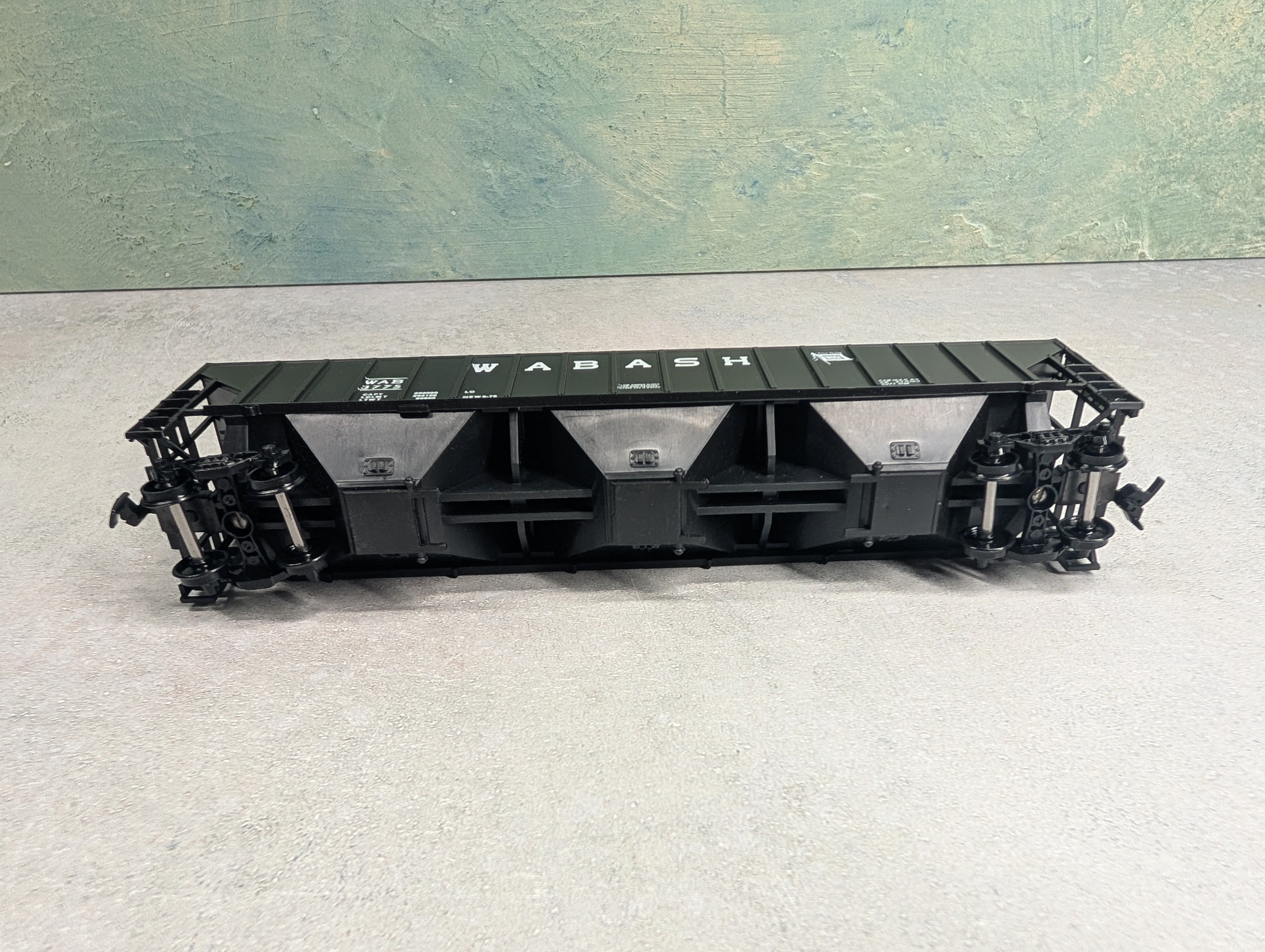 USED Athearn #1418 HO Scale 54' PS Ribside Covered Hopper Wabash WAB #3775 Bev-Bel