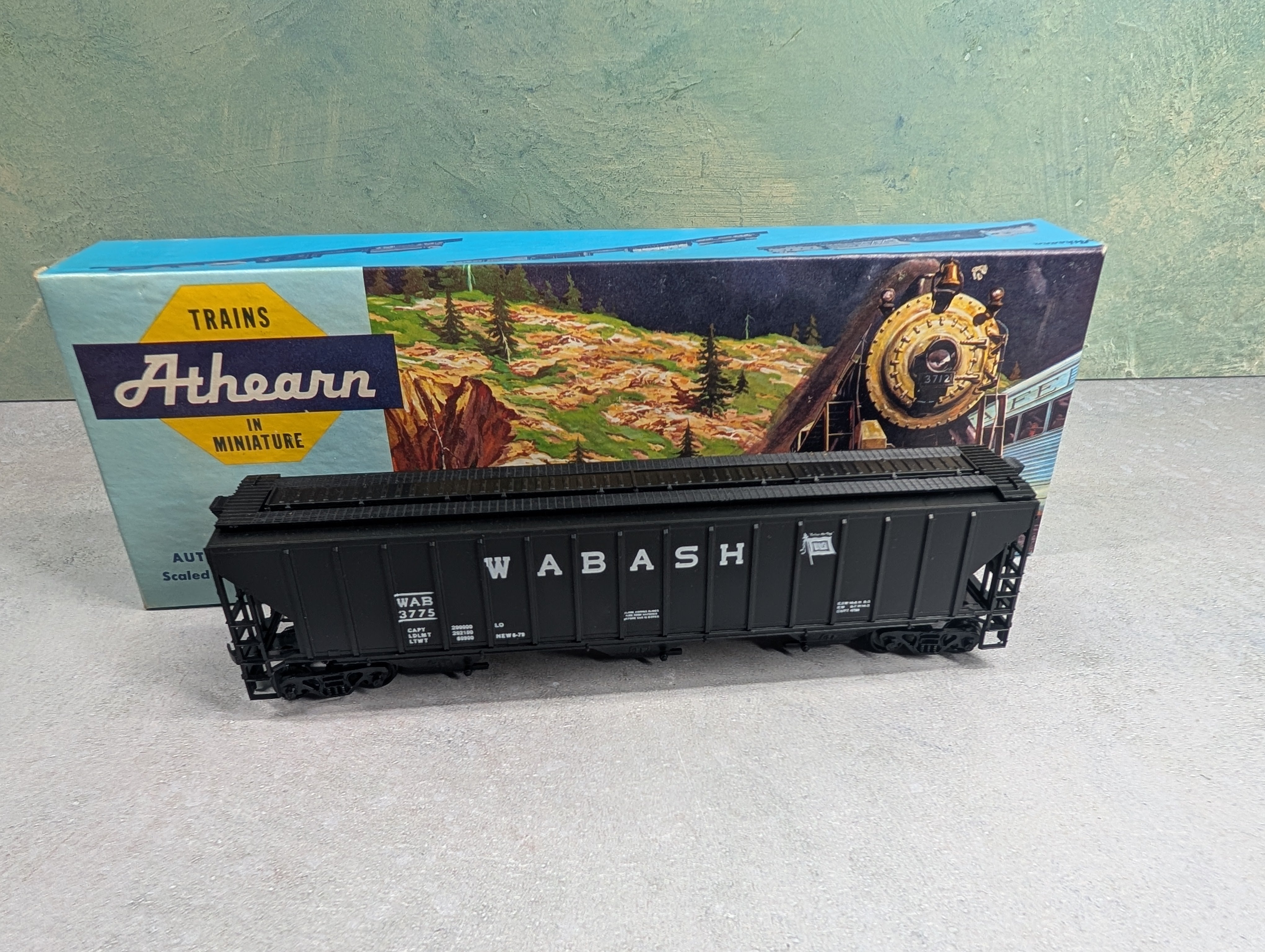 USED Athearn #1418 HO Scale 54' PS Ribside Covered Hopper Wabash WAB #3775 Bev-Bel