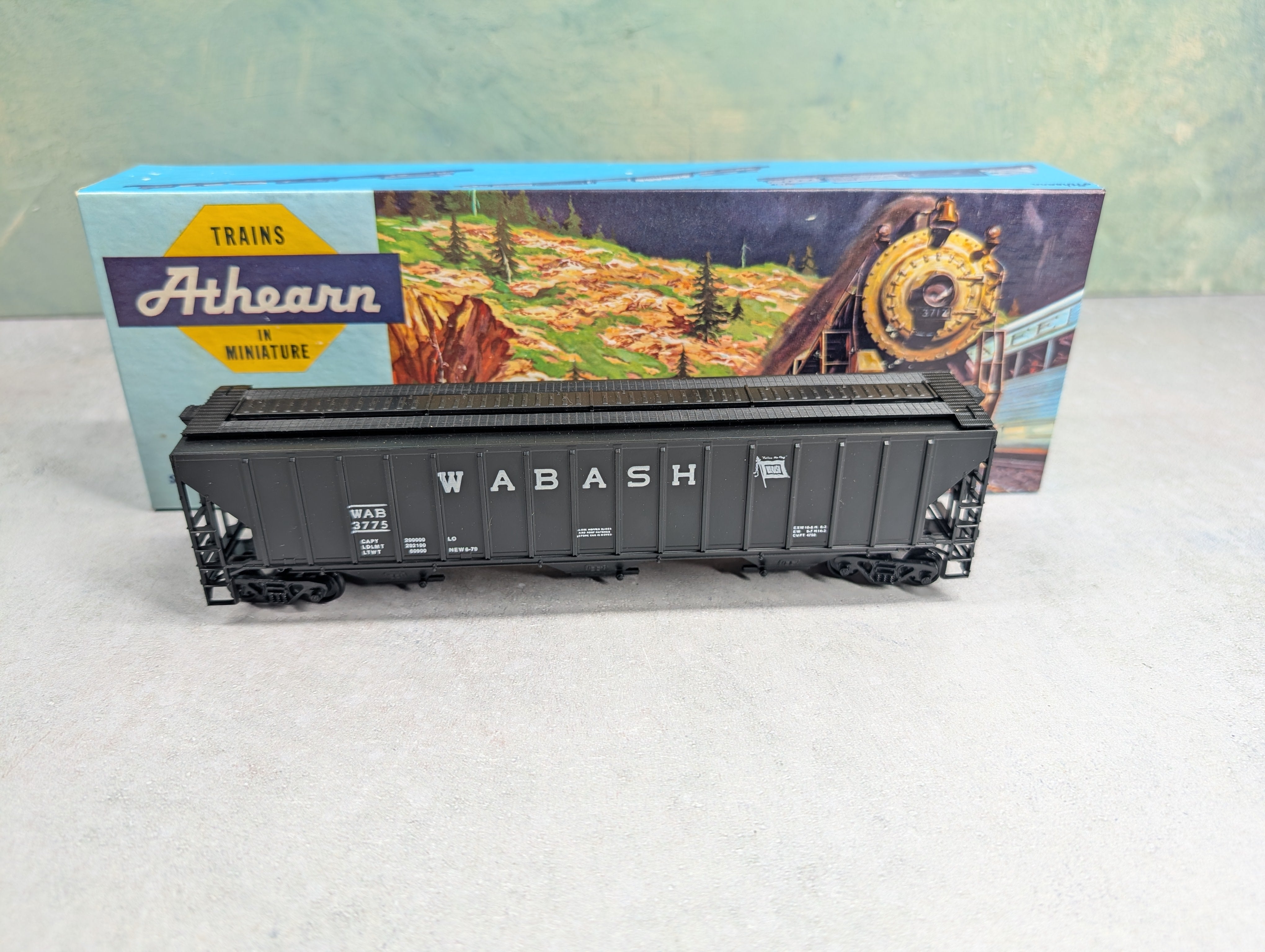 USED Athearn #1418 HO Scale 54' PS Ribside Covered Hopper Wabash WAB #3775 Bev-Bel