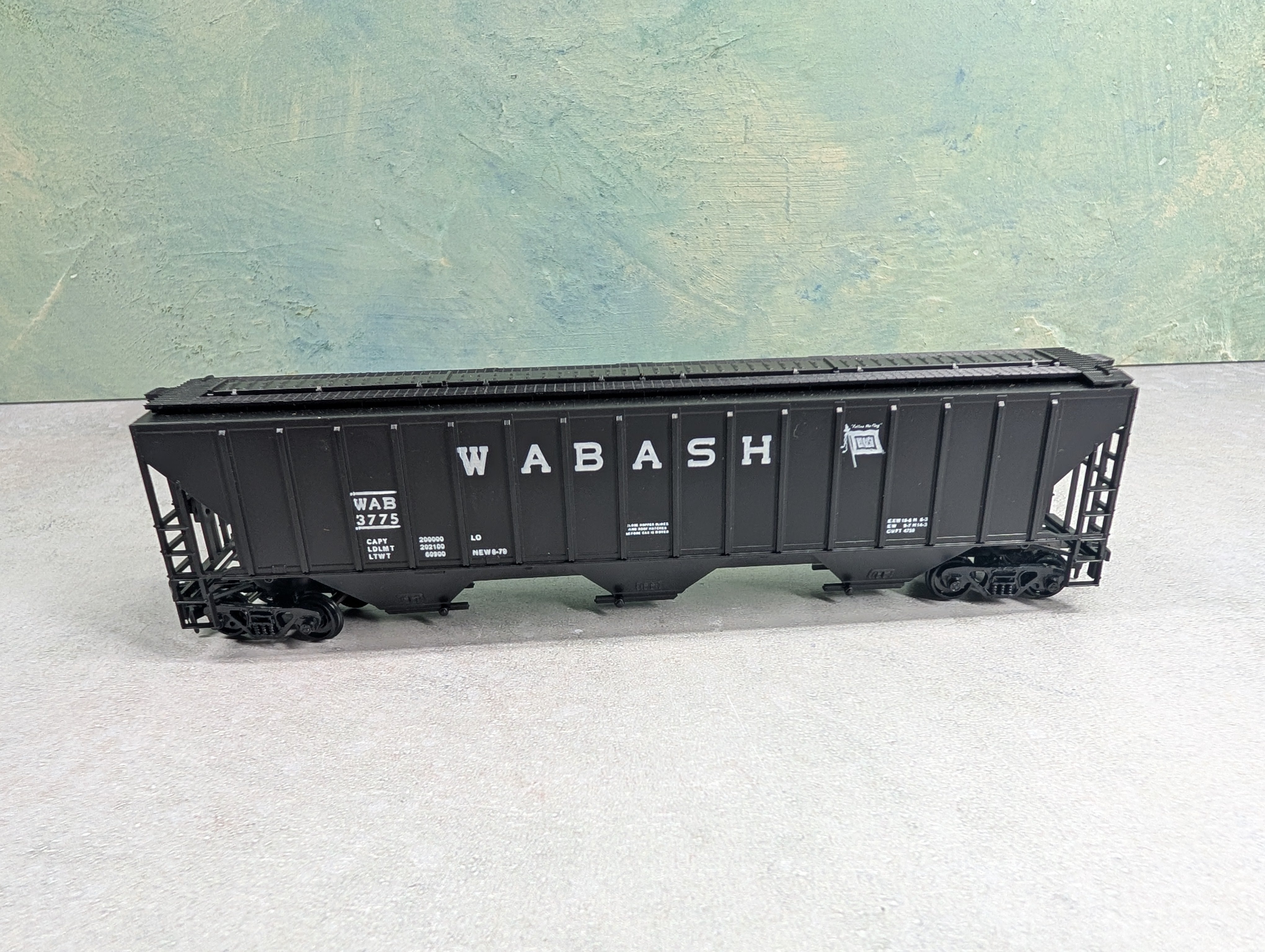 USED Athearn #1418 HO Scale 54' PS Ribside Covered Hopper Wabash WAB #3775 Bev-Bel