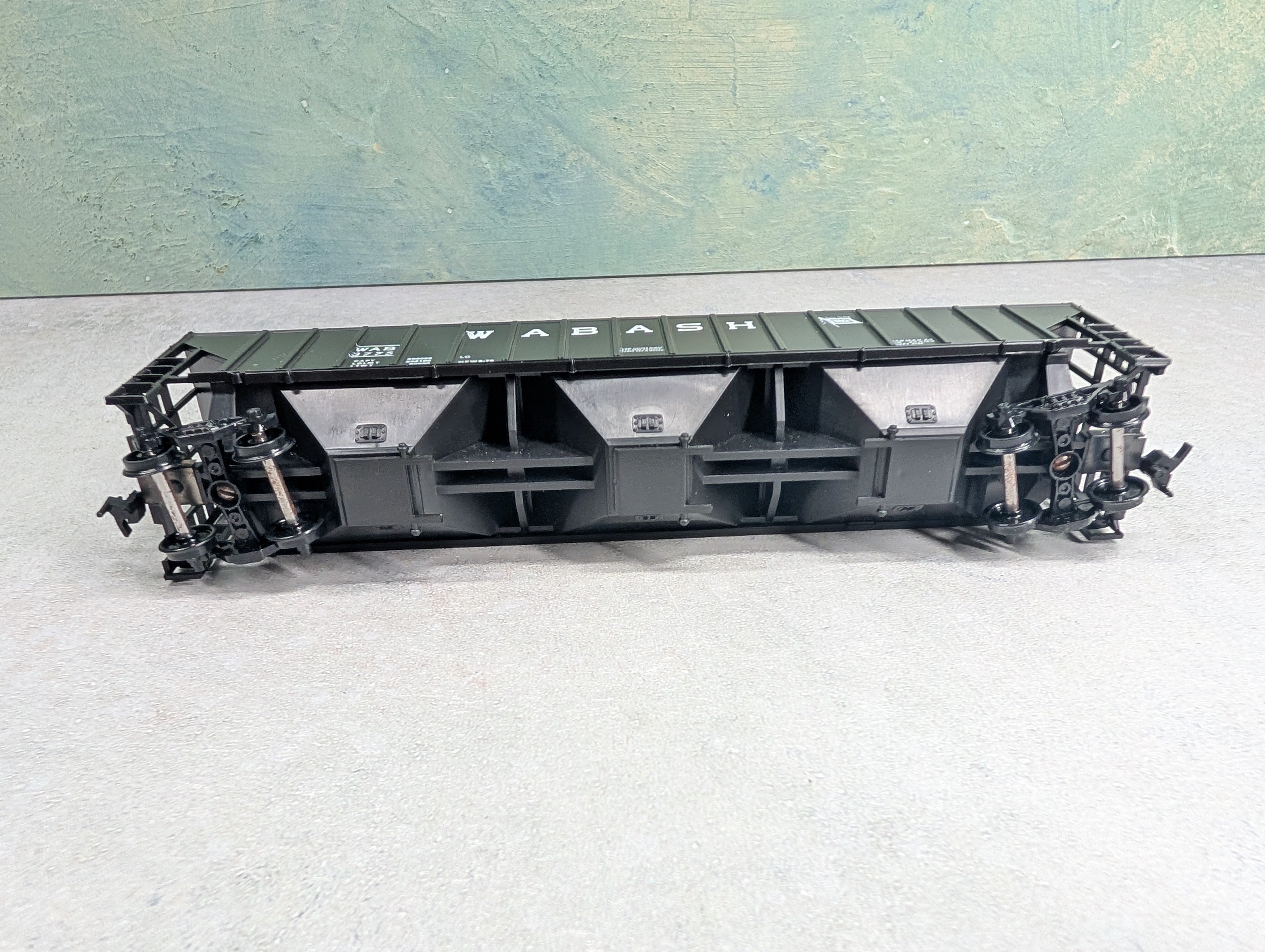 USED Athearn #1418 HO Scale 54' PS Ribside Covered Hopper Wabash WAB #3775 Bev-Bel