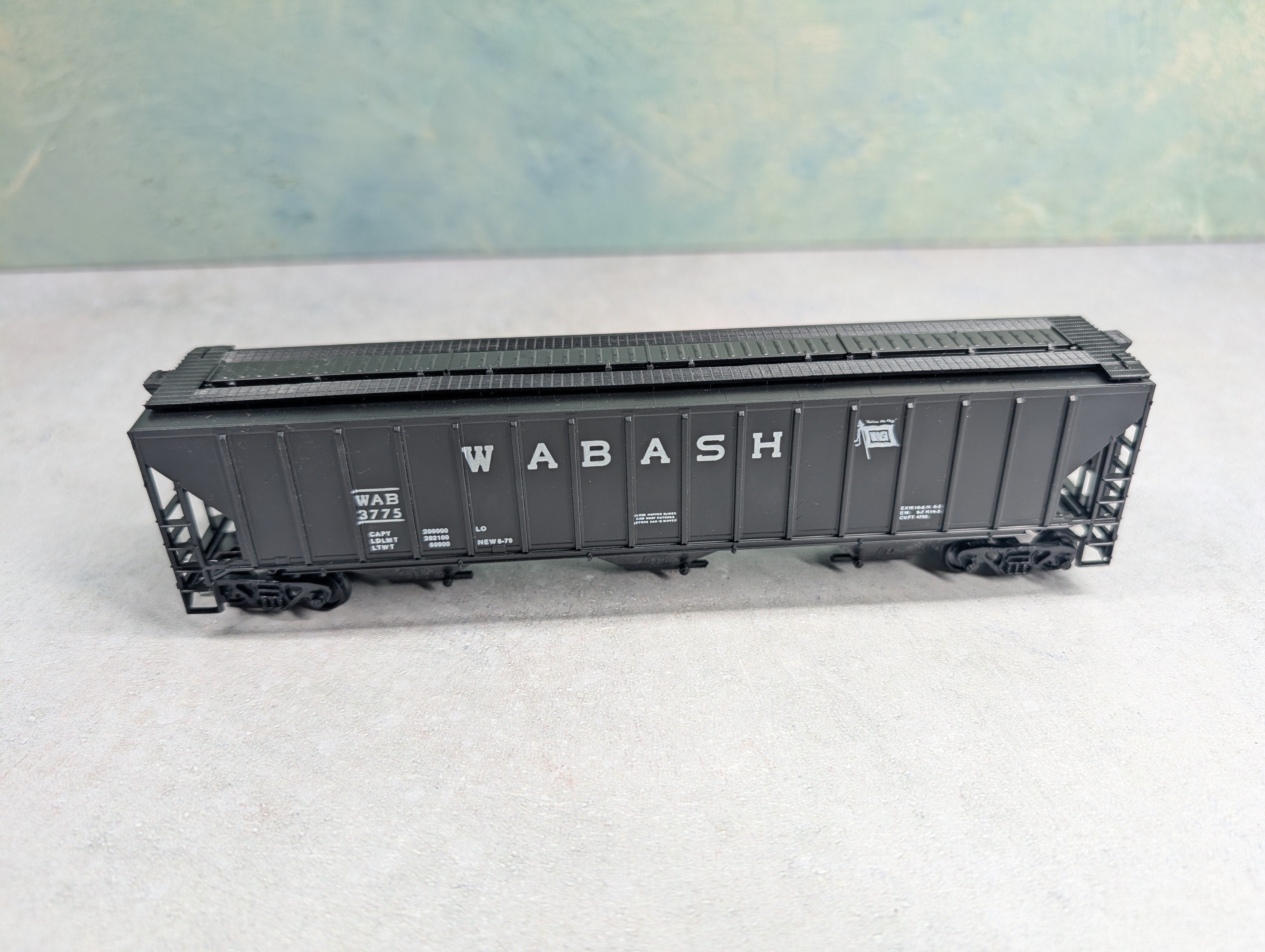 USED Athearn #1418 HO Scale 54' PS Ribside Covered Hopper Wabash WAB #3775 Bev-Bel