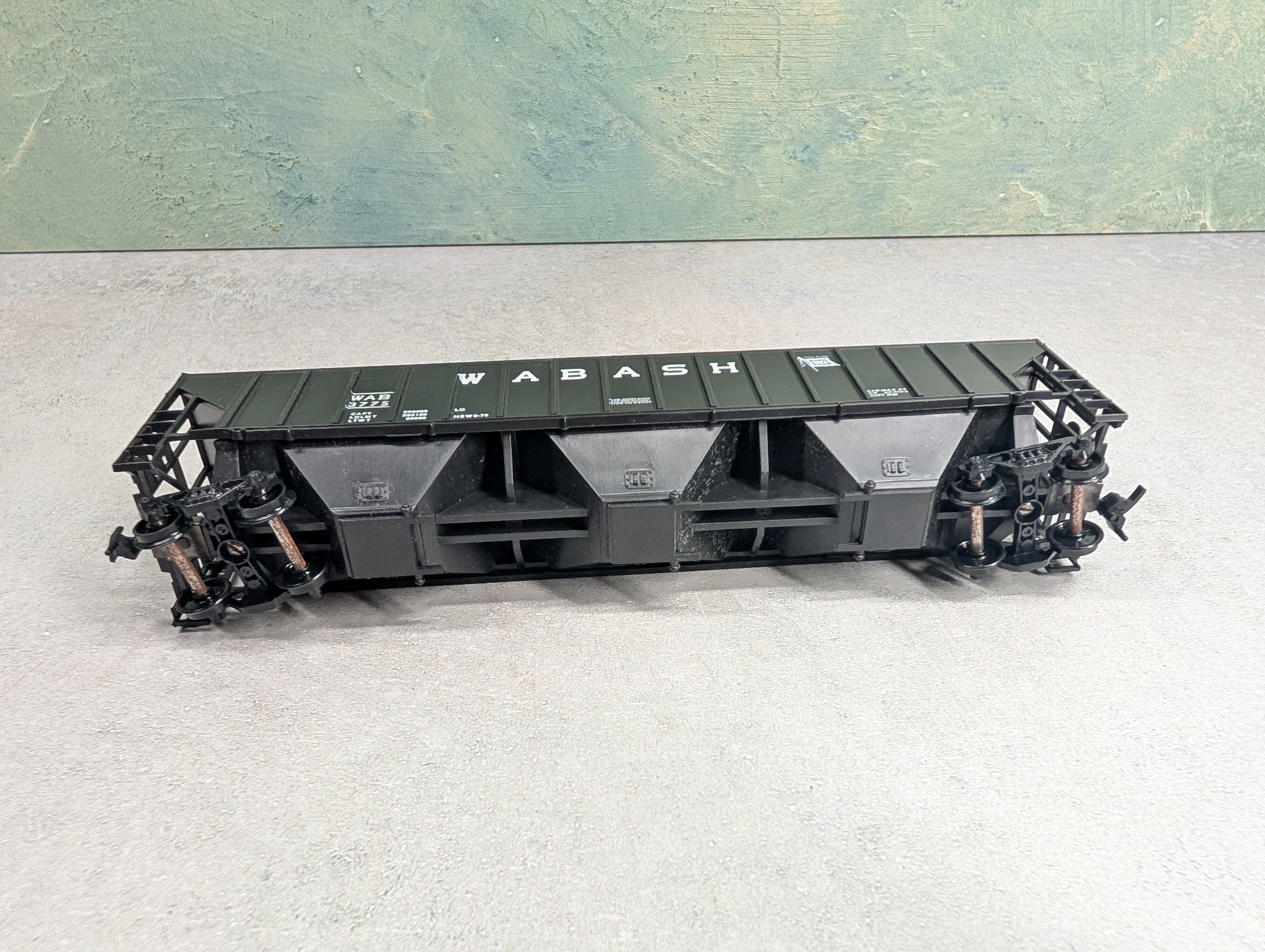 USED Athearn #1418 HO Scale 54' PS Ribside Covered Hopper Wabash WAB #3775 Bev-Bel