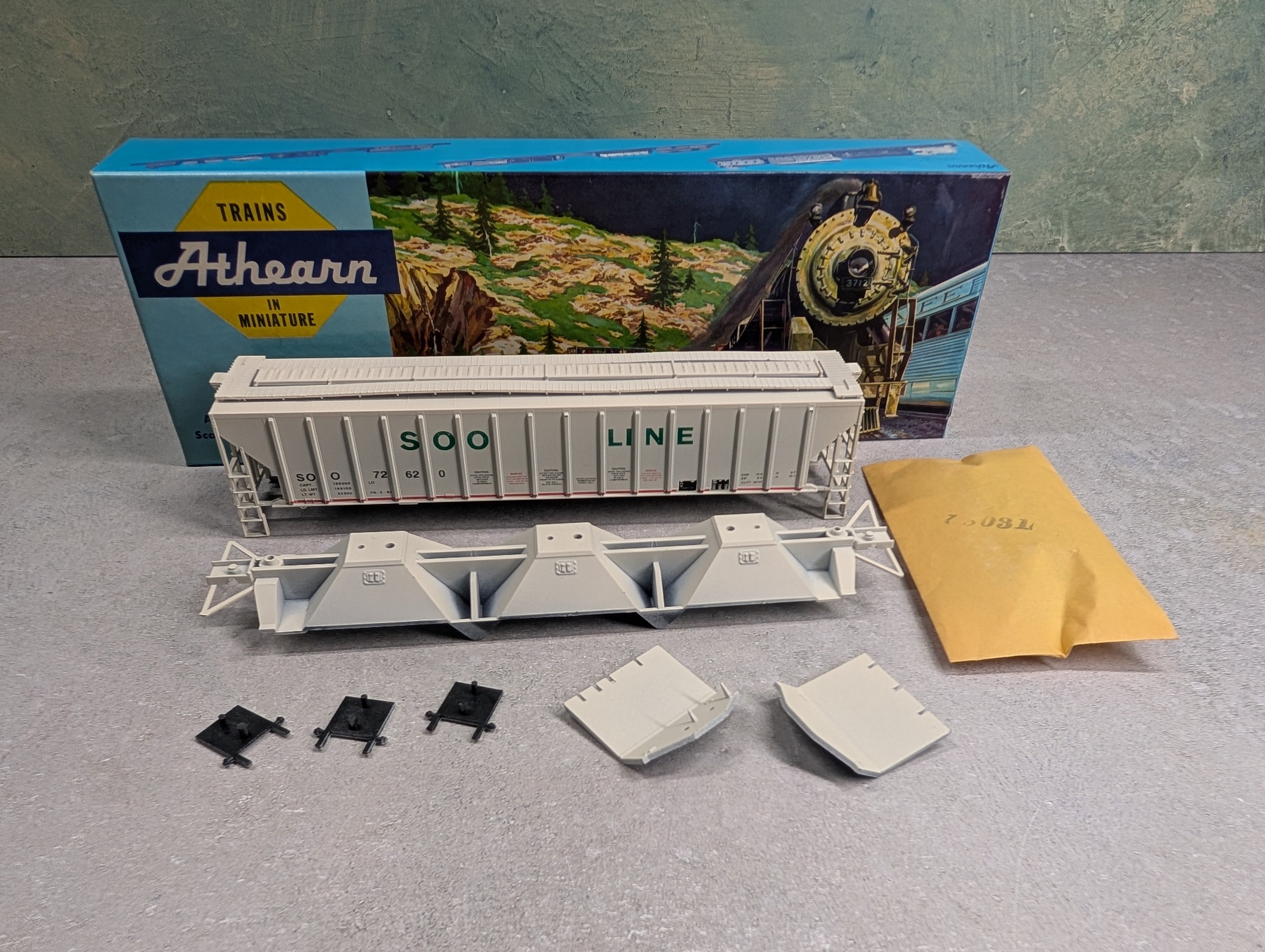 USED Athearn 1070 HO Scale 54' PS Covered Hopper SOO Line #72620 Accurate Finishing KIT