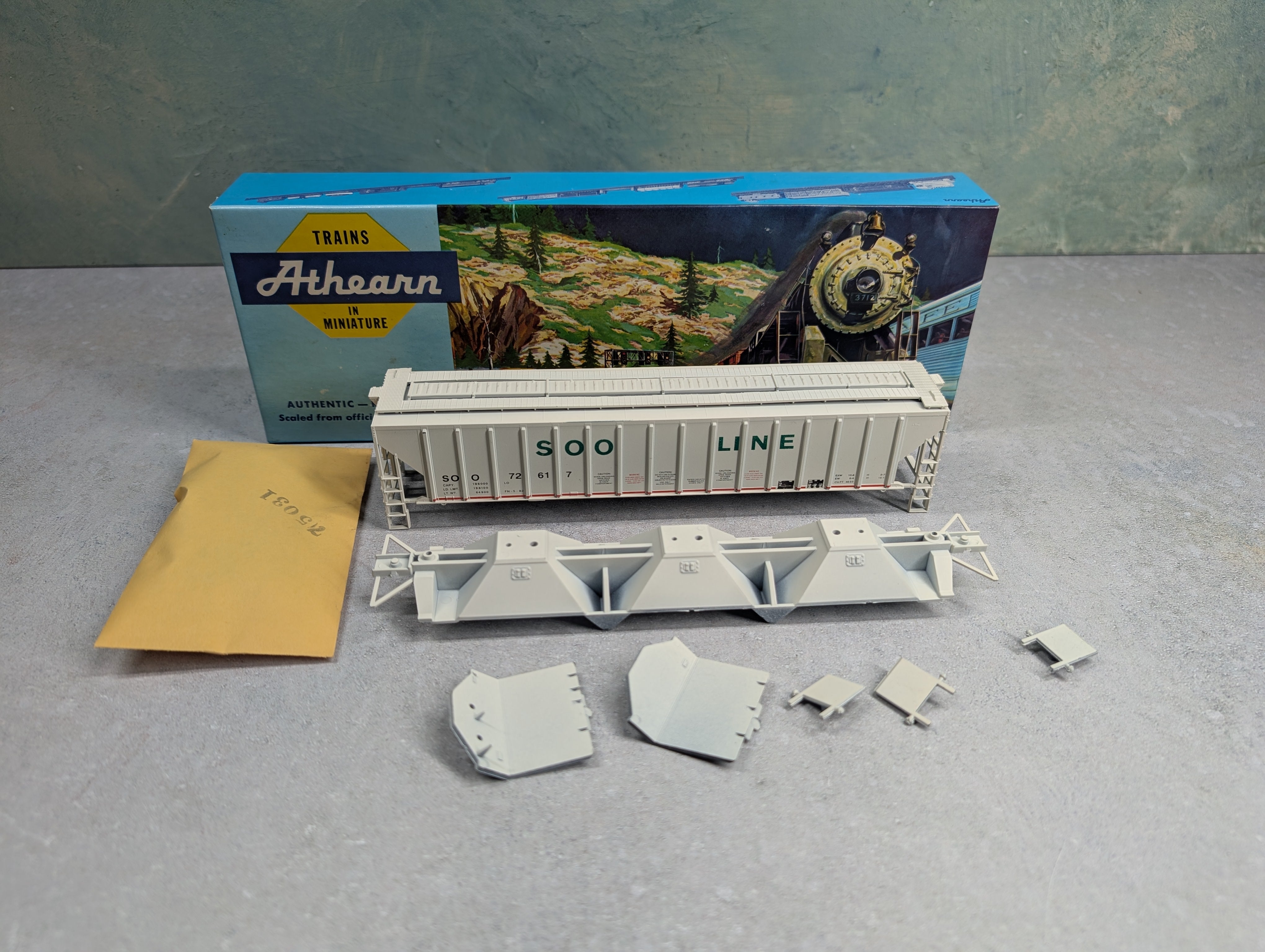 USED Athearn 1070 HO Scale 54' PS Covered Hopper SOO Line #72617 Accurate Finishing KIT