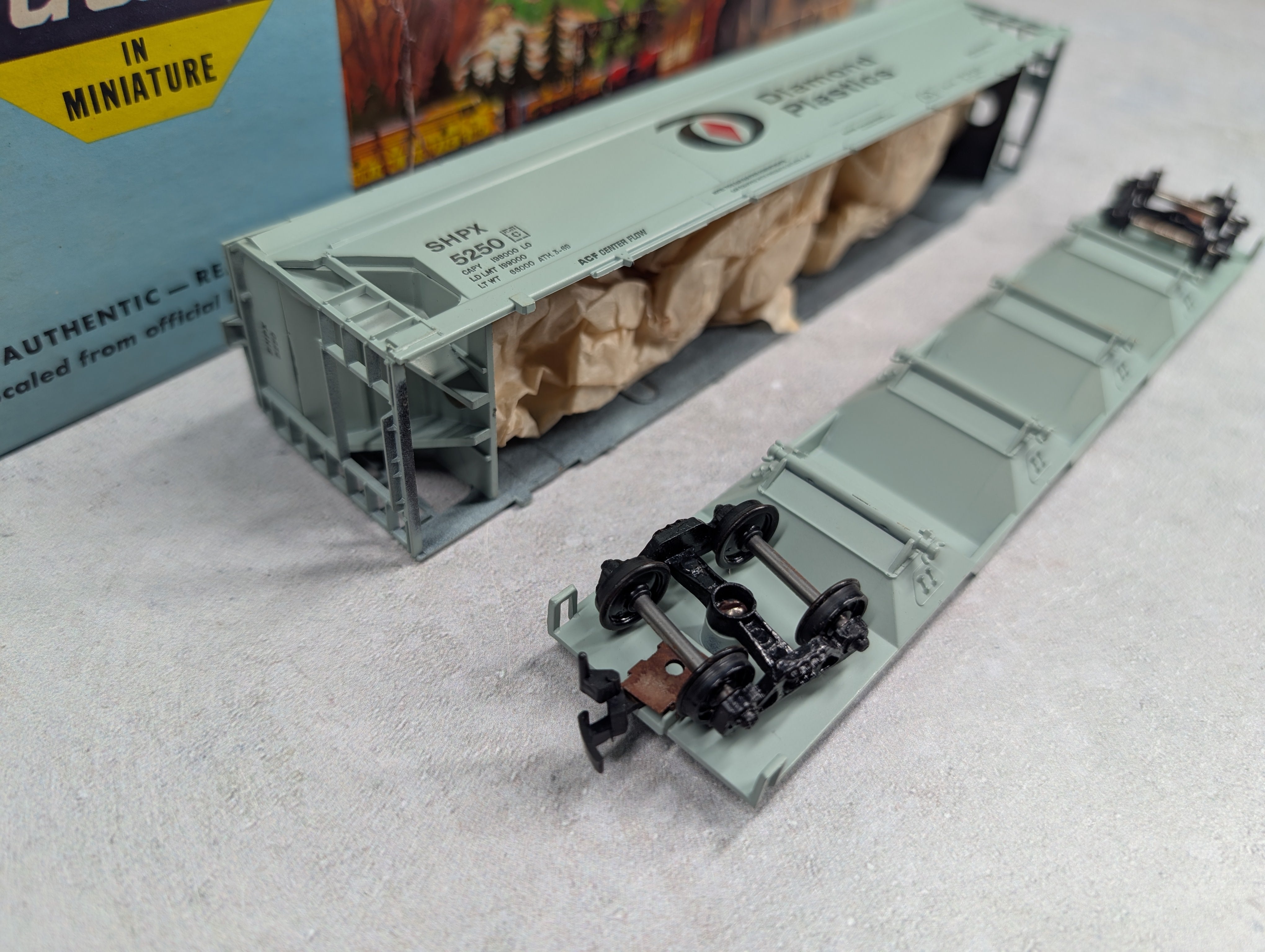 USED Athearn 1913 HO Scale 55' ACF Center Flow Diamond Plastics SHPX #5250 Started KIT