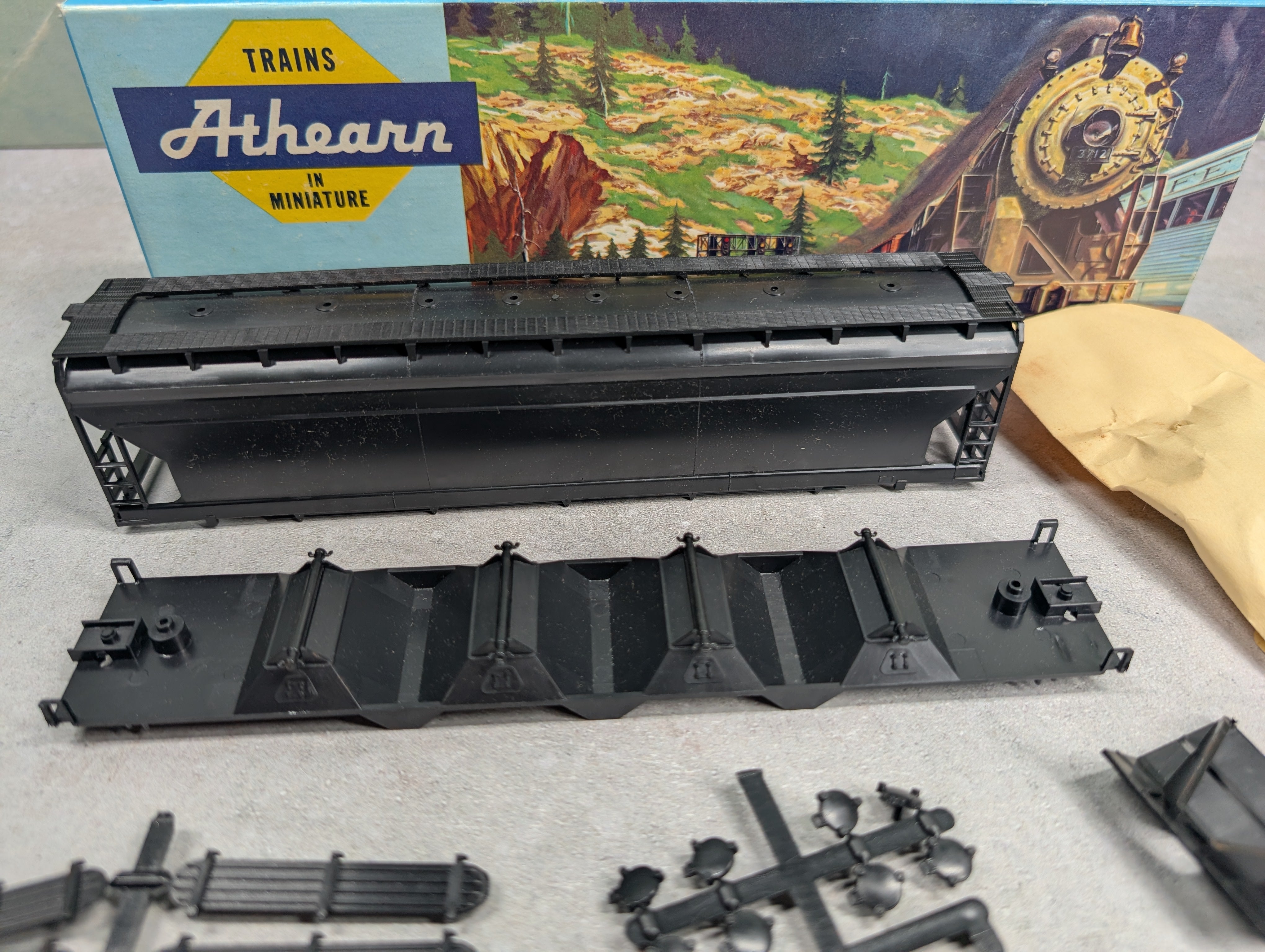 USED Athearn 1900 HO Scale 55' ACF Center Flow Undecorated Black KIT