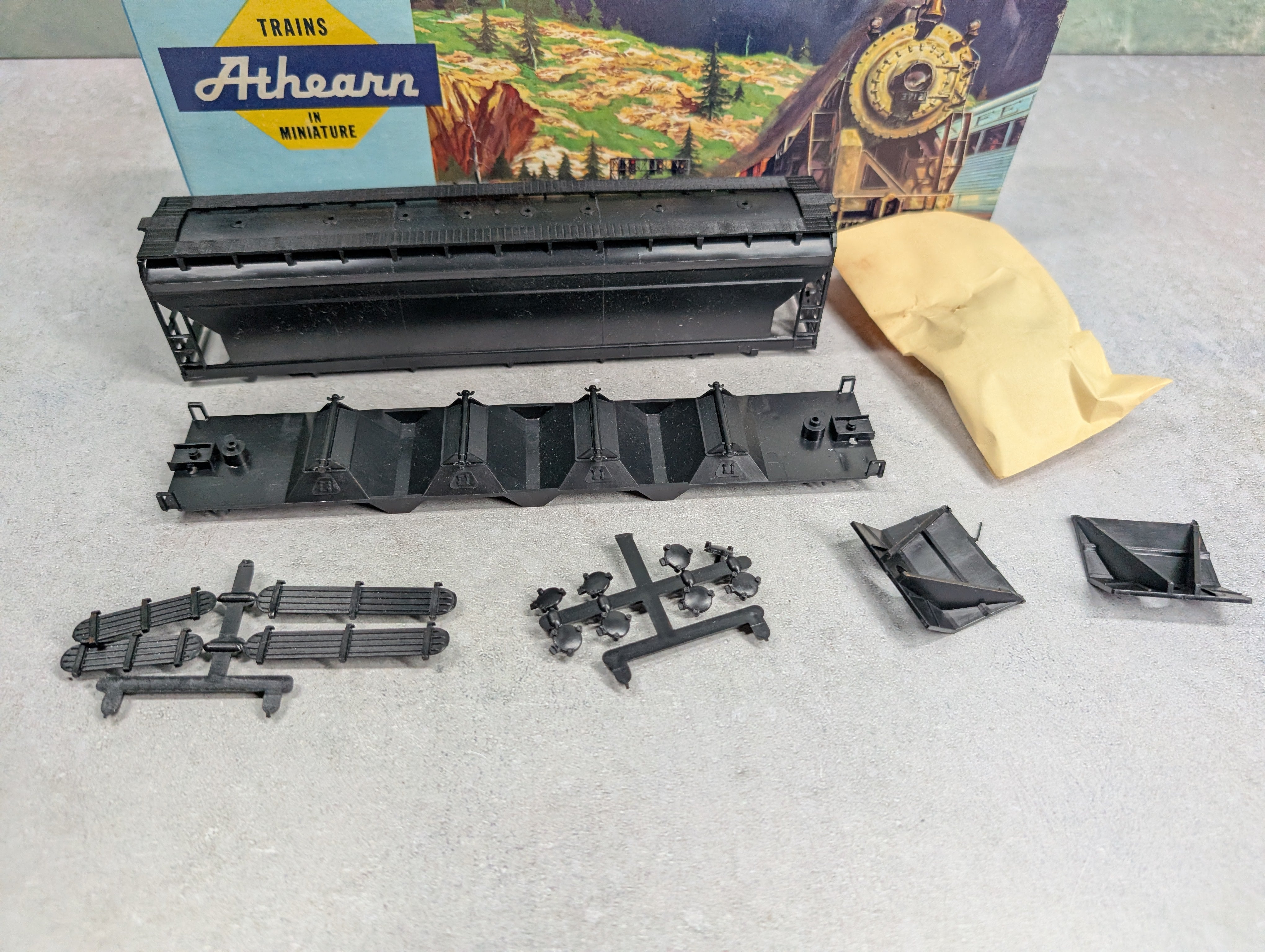 USED Athearn 1900 HO Scale 55' ACF Center Flow Undecorated Black KIT