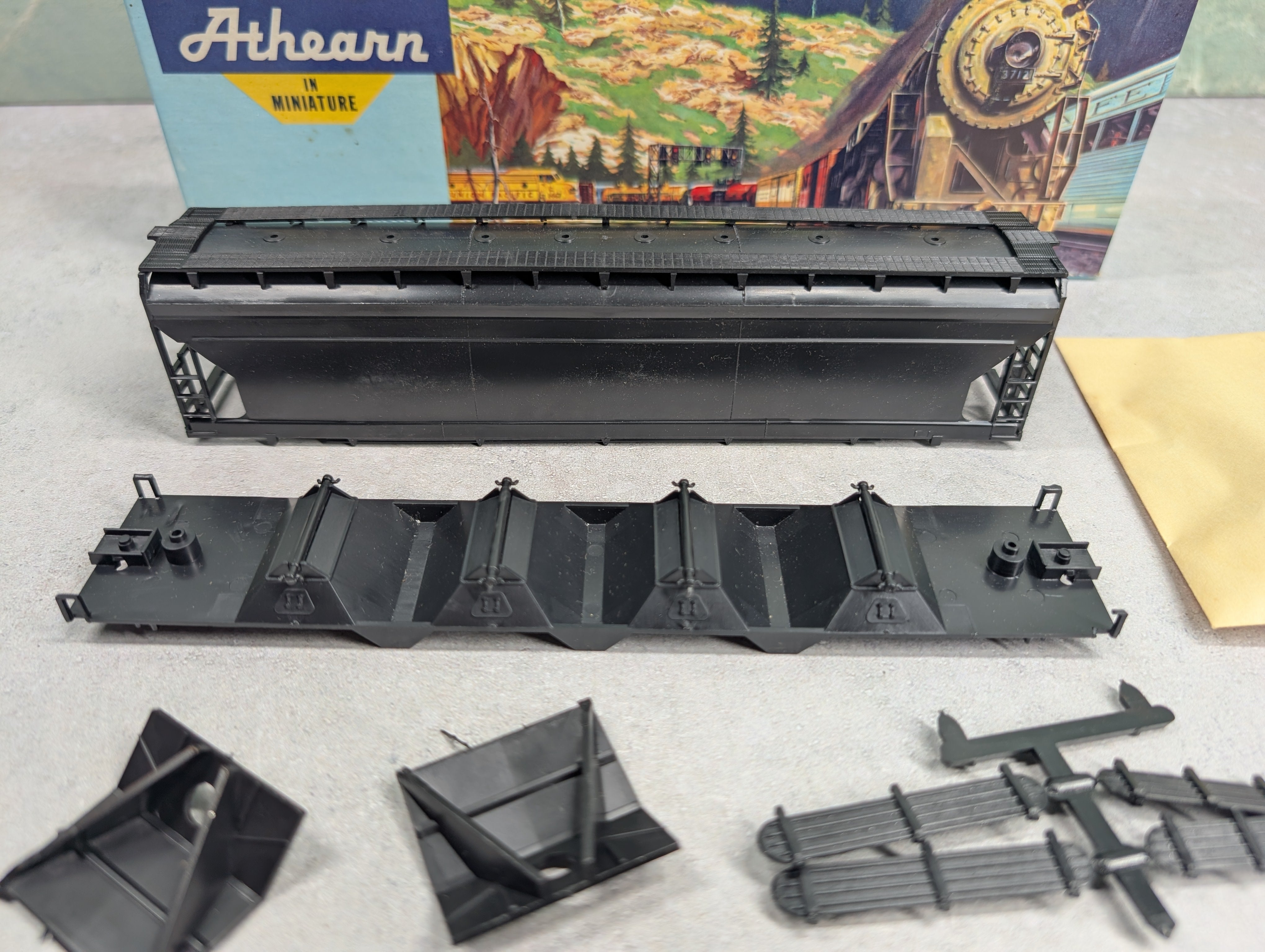 USED Athearn 1900 HO Scale 55' ACF Center Flow Undecorated Black KIT