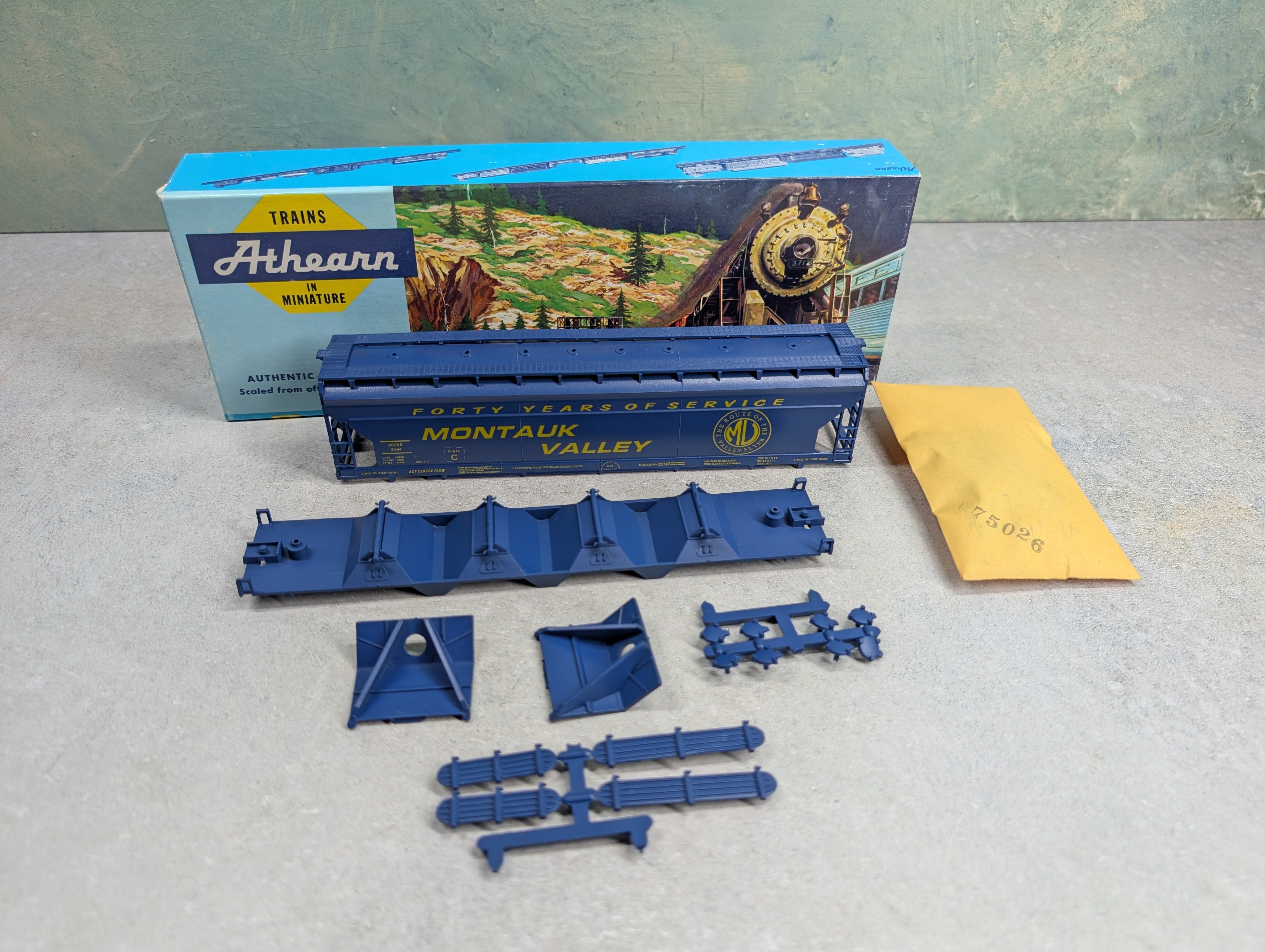 USED Athearn HO Scale 55' ACF Center Flow Montauk Valley MVRR #5494 Nassau Custom KIT