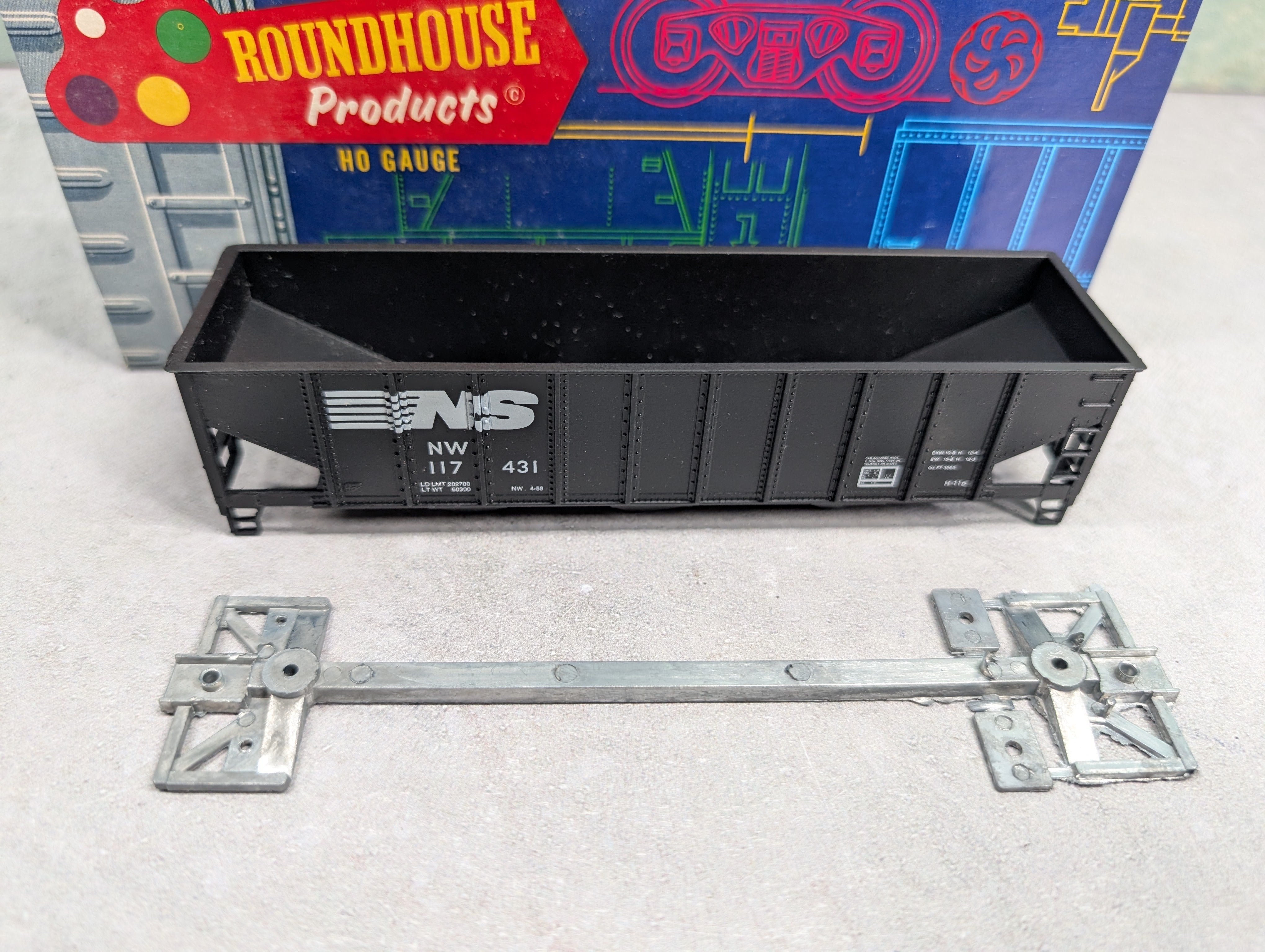 USED Roundhouse 1542 HO Scale 3-Bay Ribside Hopper Norfolk Southern NW #117431 KIT