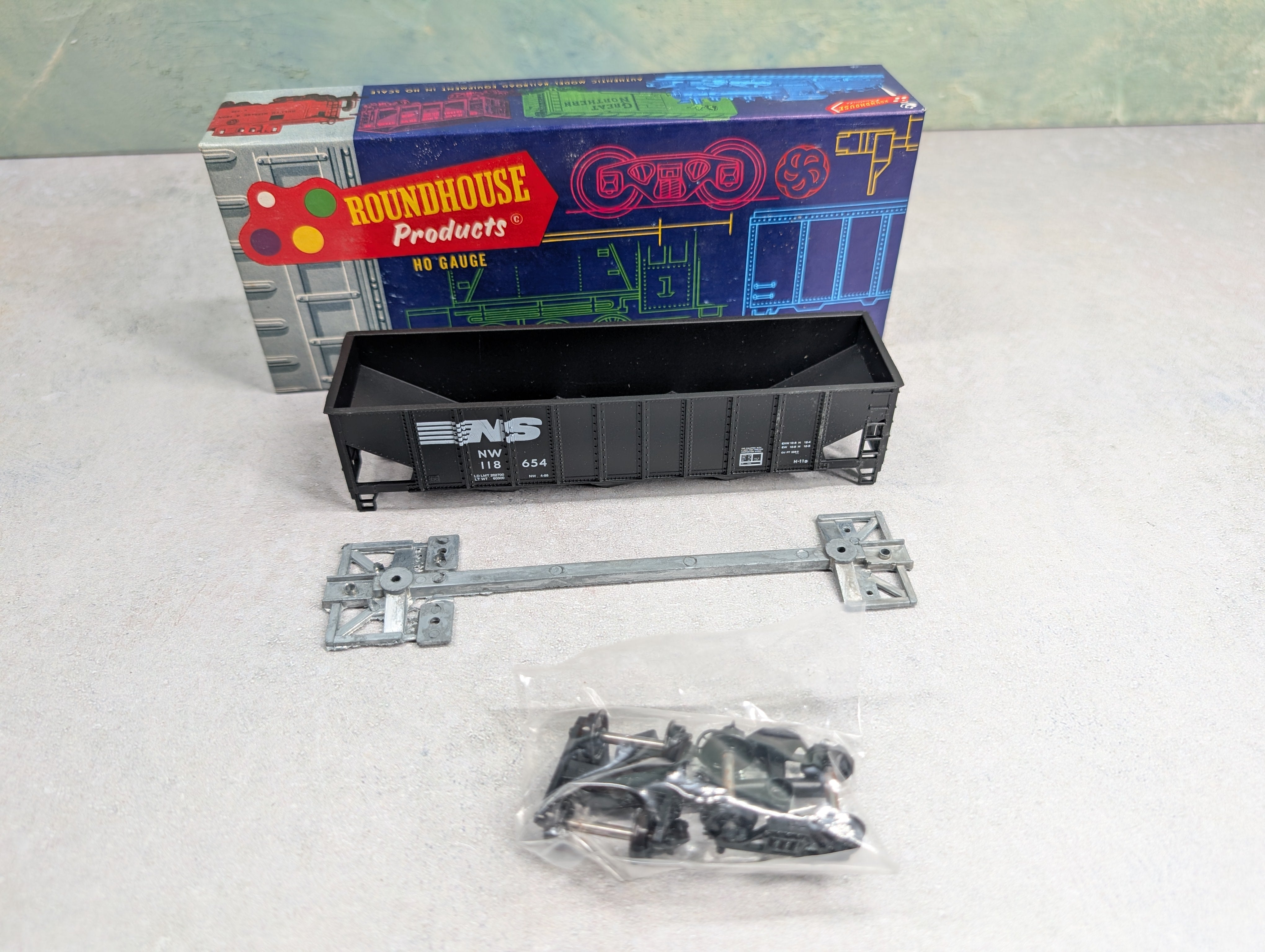 USED Roundhouse 1542 HO Scale 3-Bay Ribside Hopper Norfolk Southern NW #118654 KIT