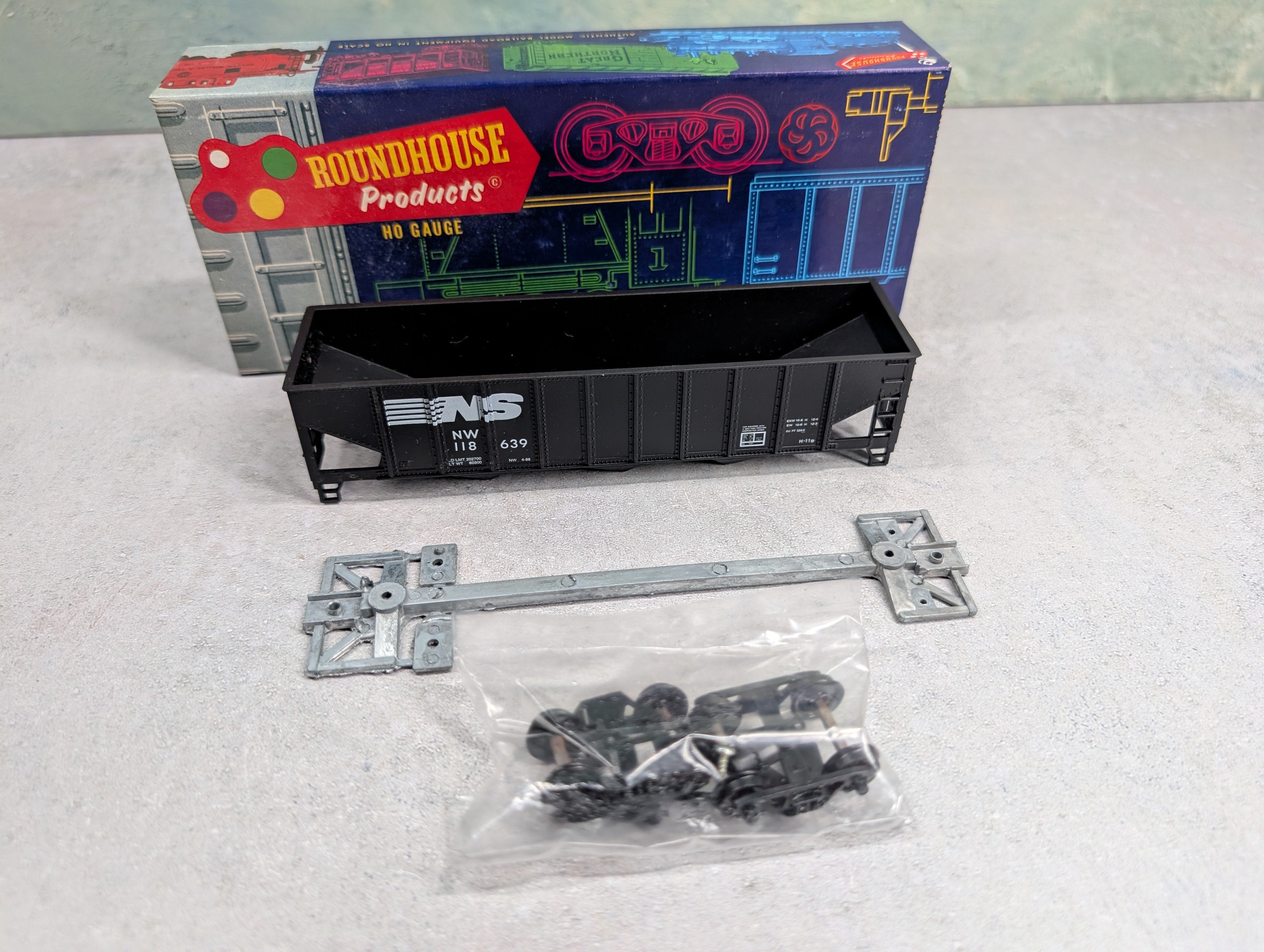 USED Roundhouse 1542 HO Scale 3-Bay Ribside Hopper Norfolk Southern NW #118639 KIT