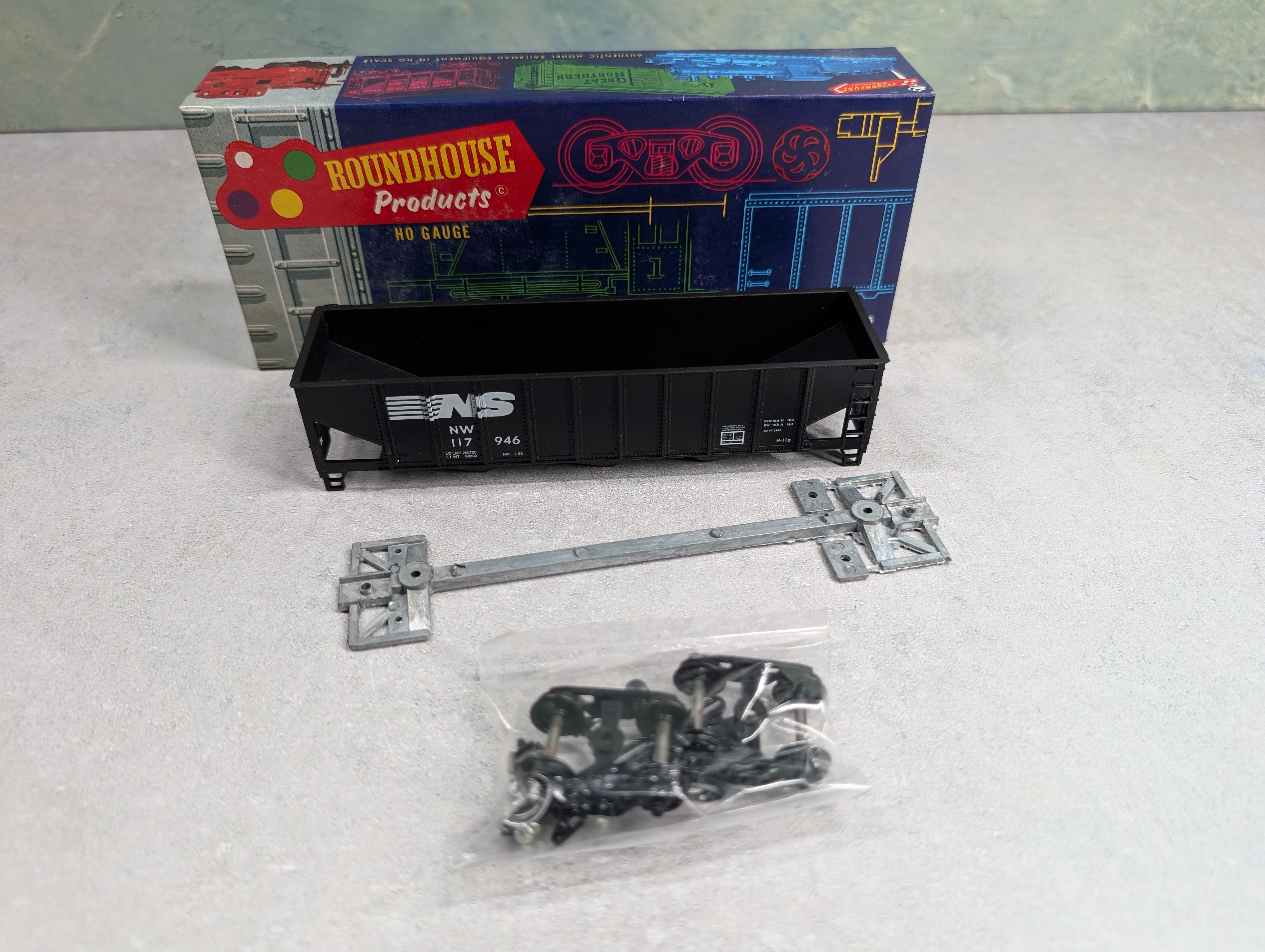 USED Roundhouse 1542 HO Scale 3-Bay Ribside Hopper Norfolk Southern NW #117946 KIT