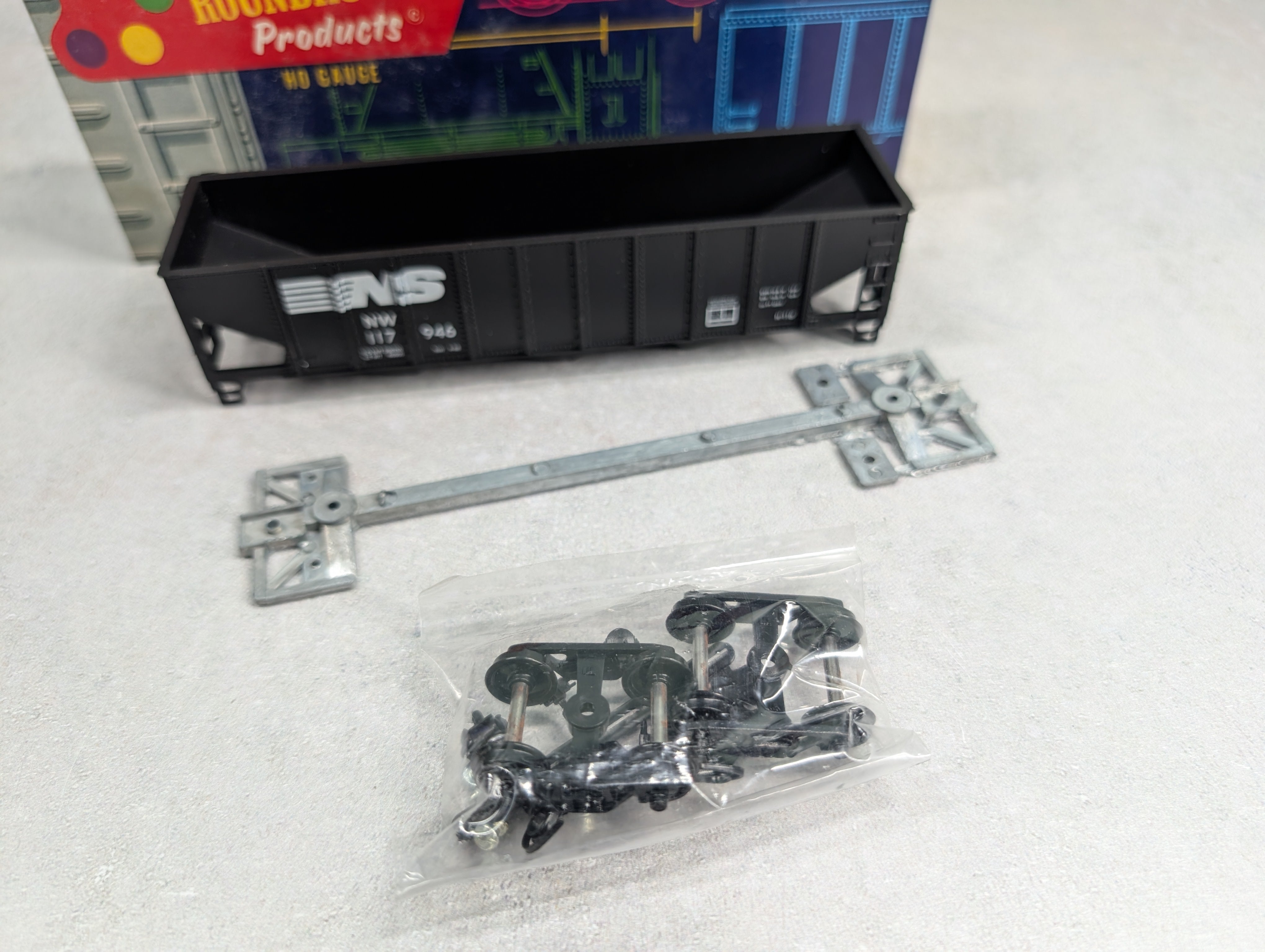 USED Roundhouse 1542 HO Scale 3-Bay Ribside Hopper Norfolk Southern NW #117946 KIT