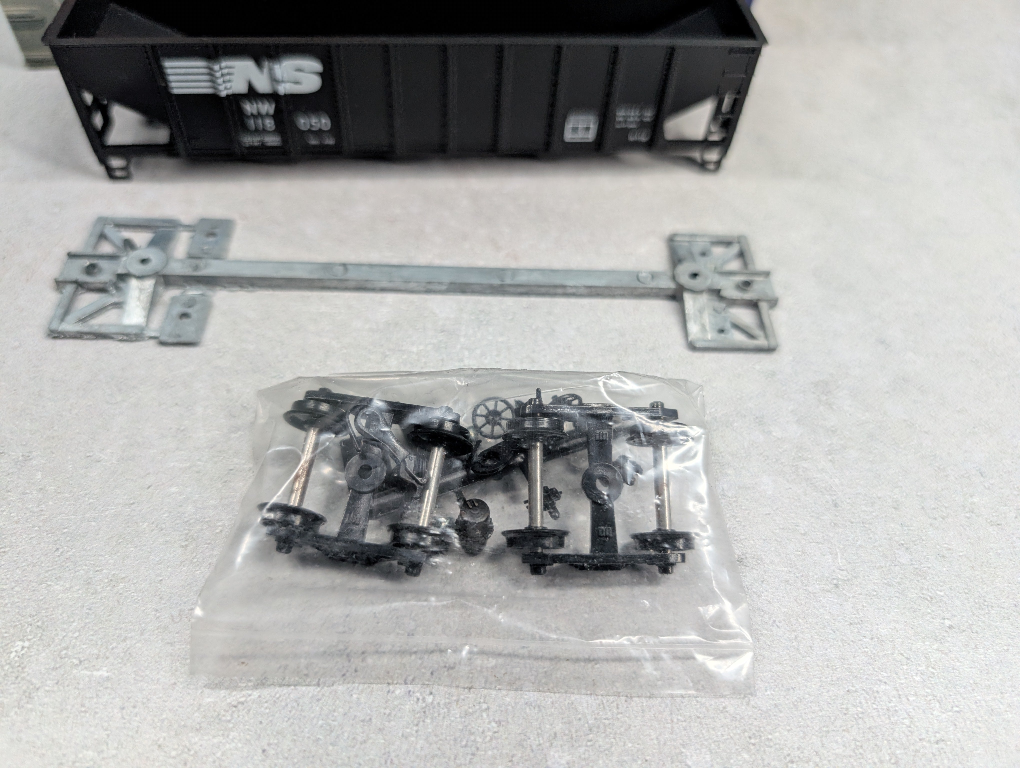 USED Roundhouse 1542 HO Scale 3-Bay Ribside Hopper Norfolk Southern NW #118050 KIT