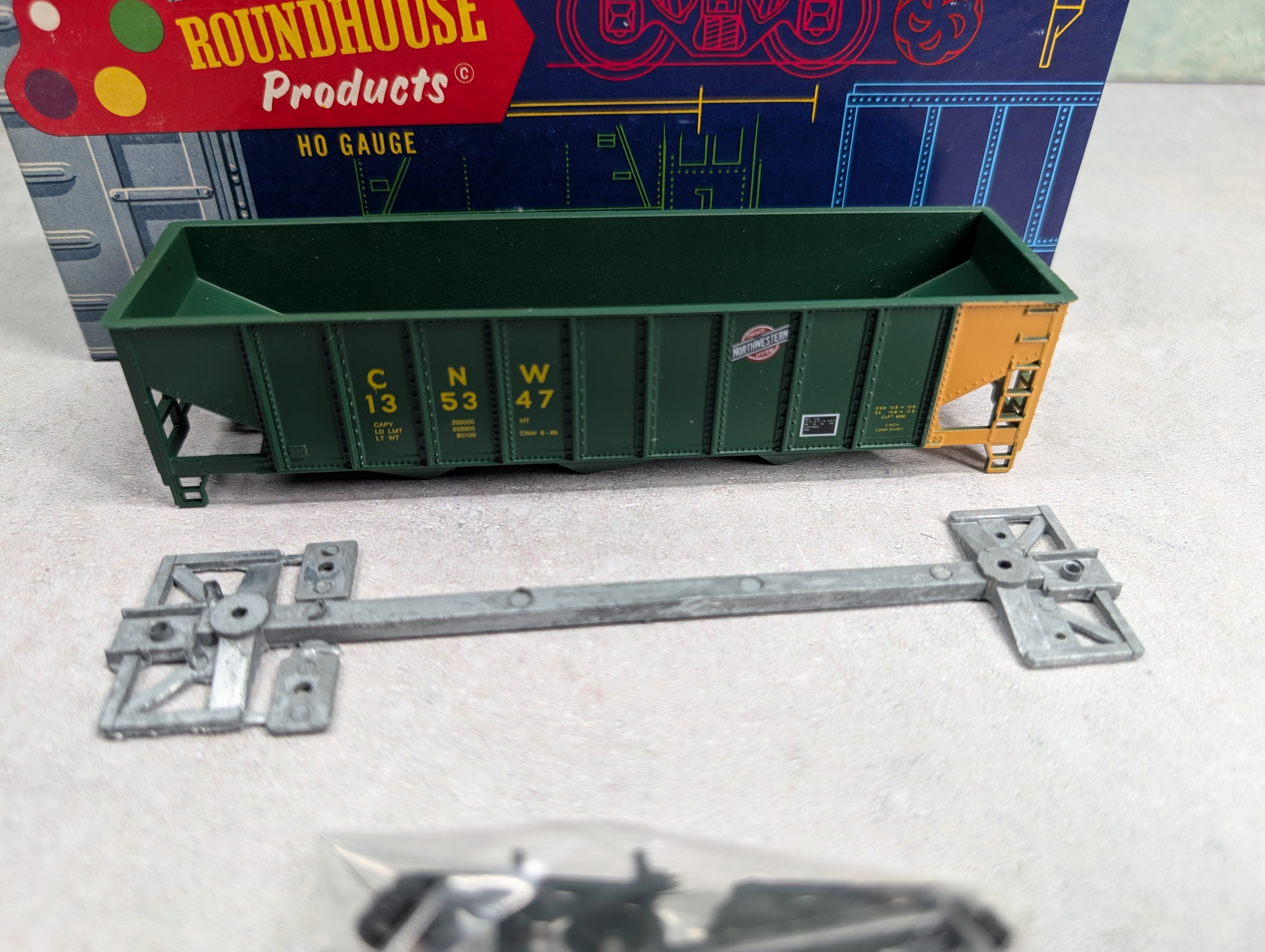 USED Roundhouse 1539 HO Scale 3-Bay Ribside Hopper Chicago & North Western CNW #135347 KIT