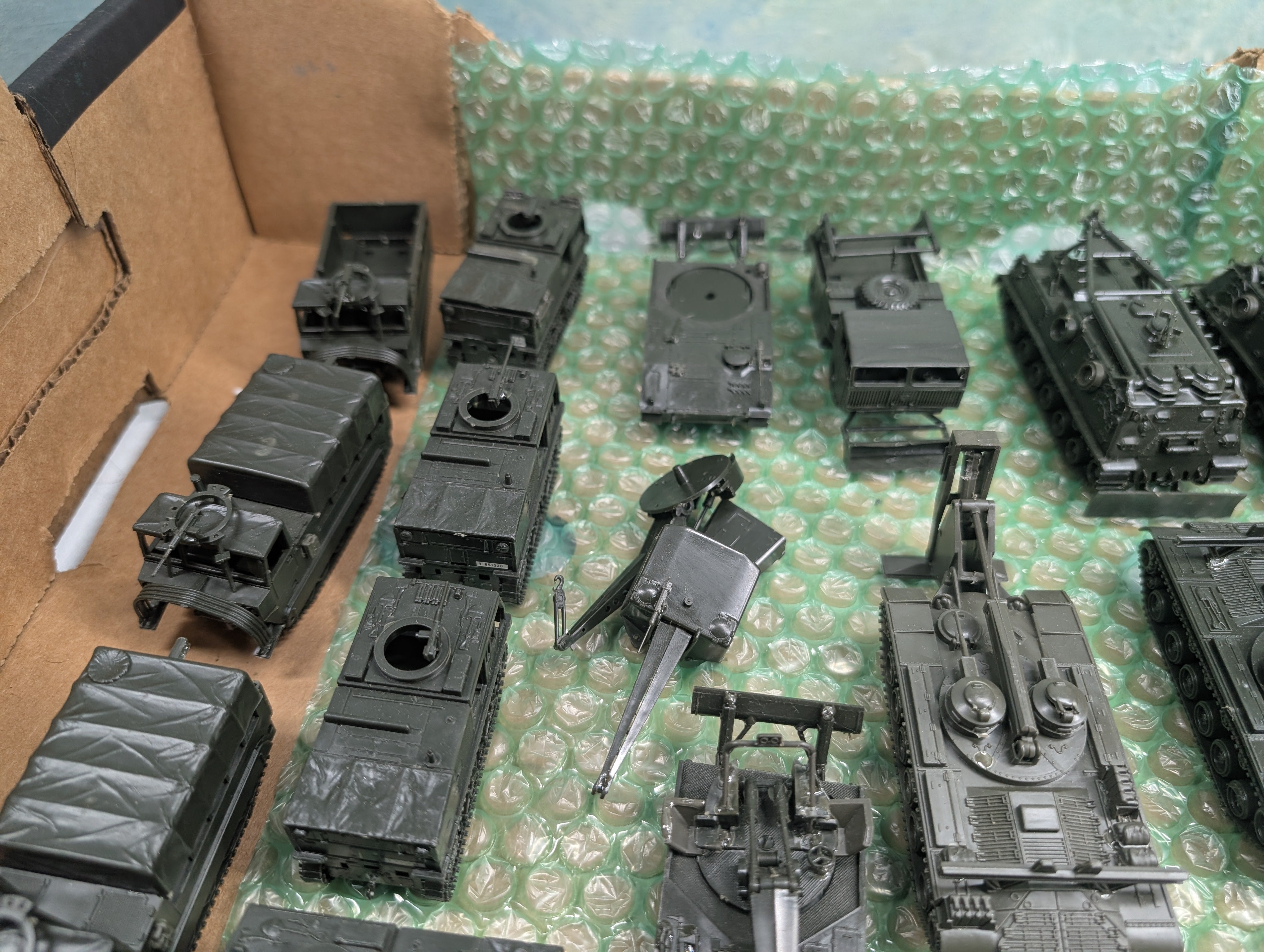 USED Roco HO Scale Lot of Various Army Tank Cars, Vehicles, Parts and more, MiniTanks