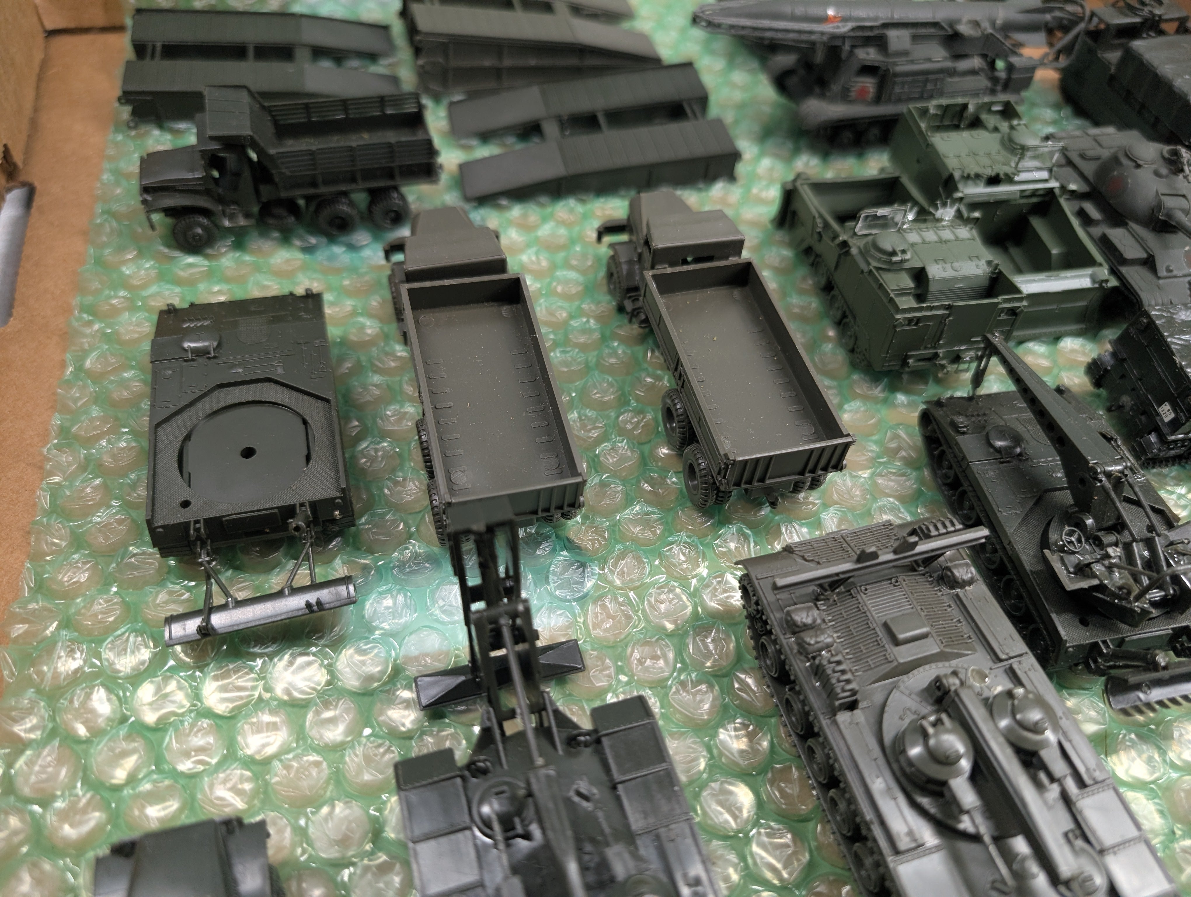 USED Roco HO Scale Lot of Various Army Tank Cars, Vehicles, Parts and more, MiniTanks