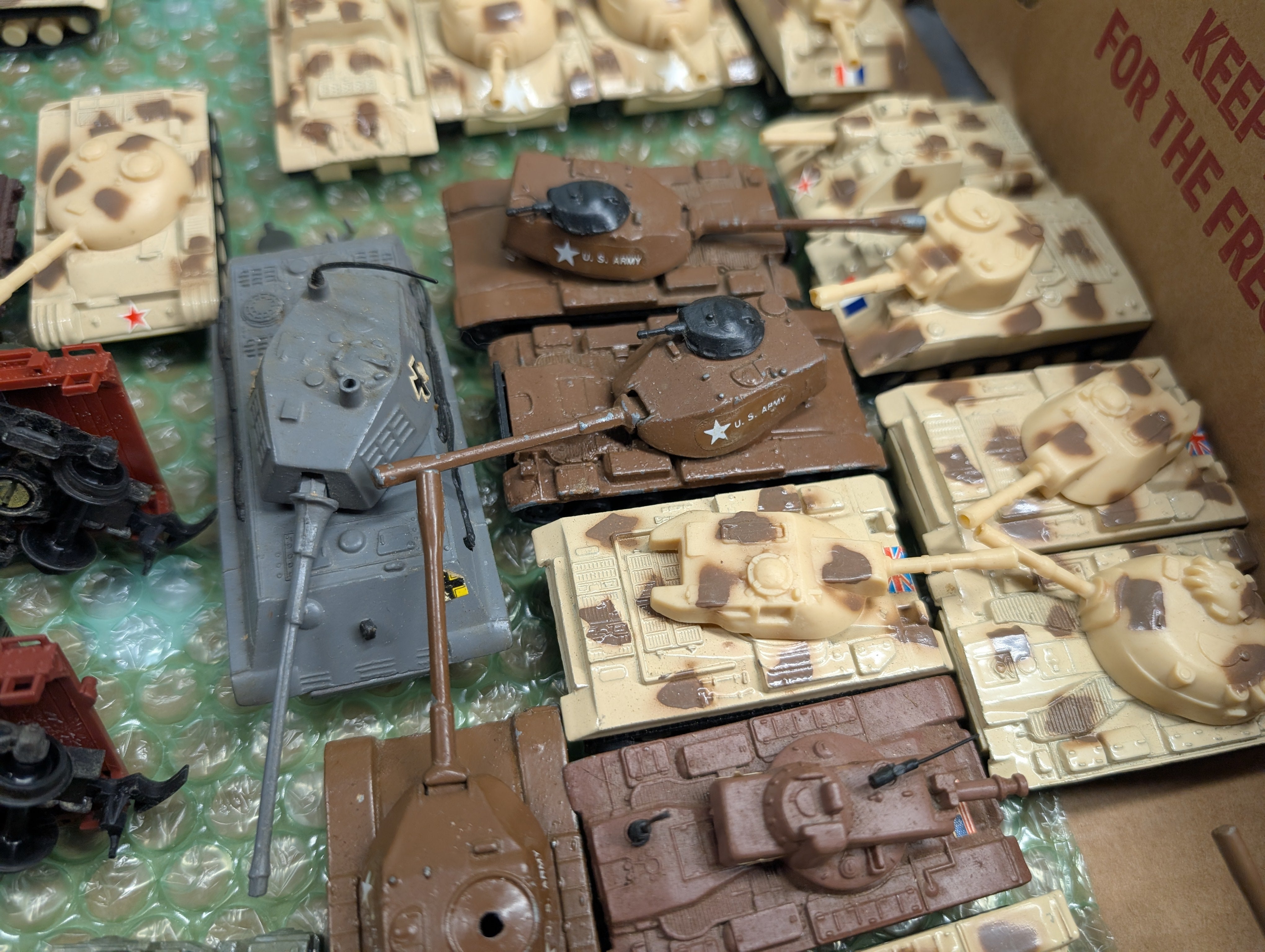 USED Roco HO Scale Lot of Various Army Tank Cars, Vehicles, Flat Cars & More, MiniTanks