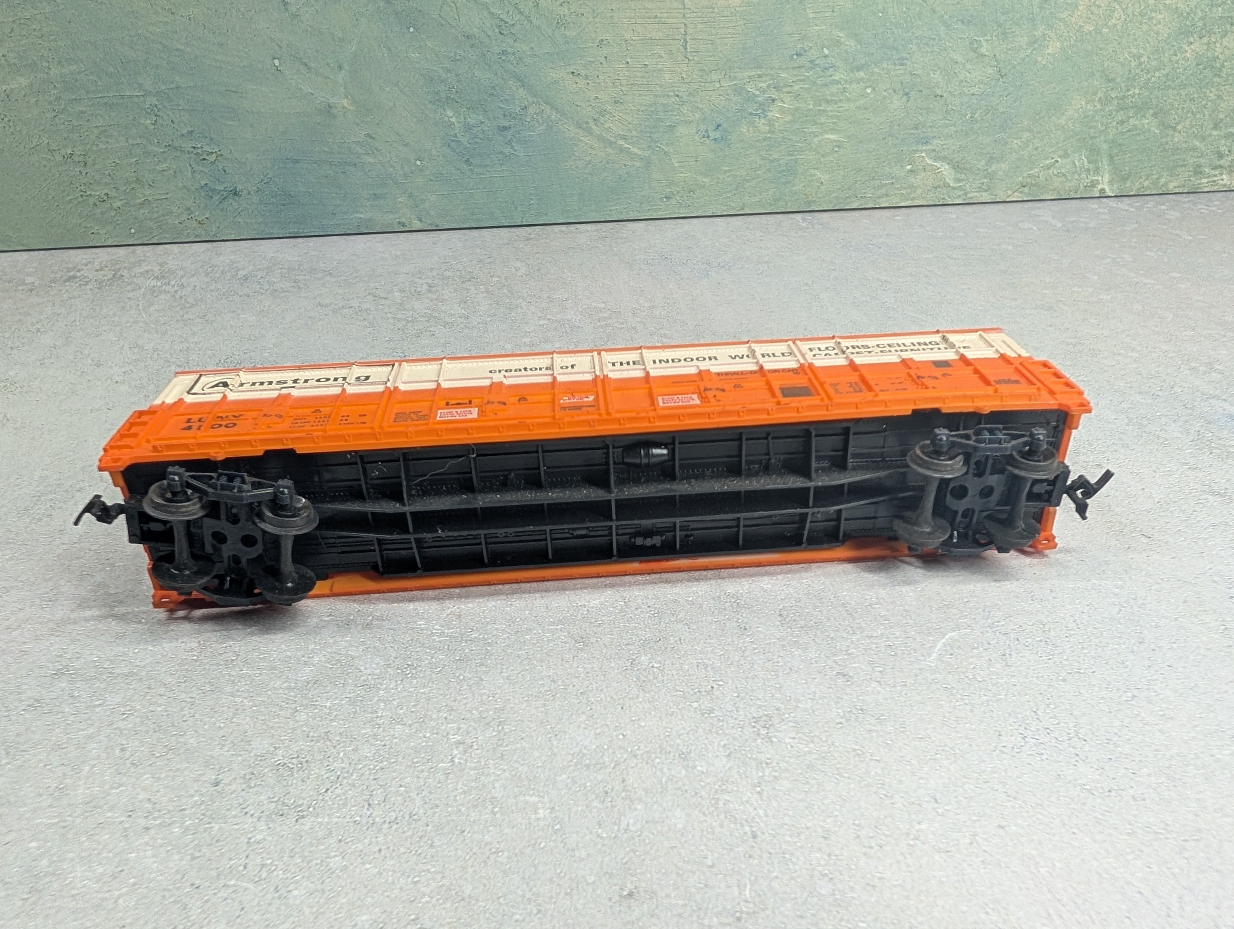USED HO Scale Thrall Door Box Car Armstrong LUNX #4100