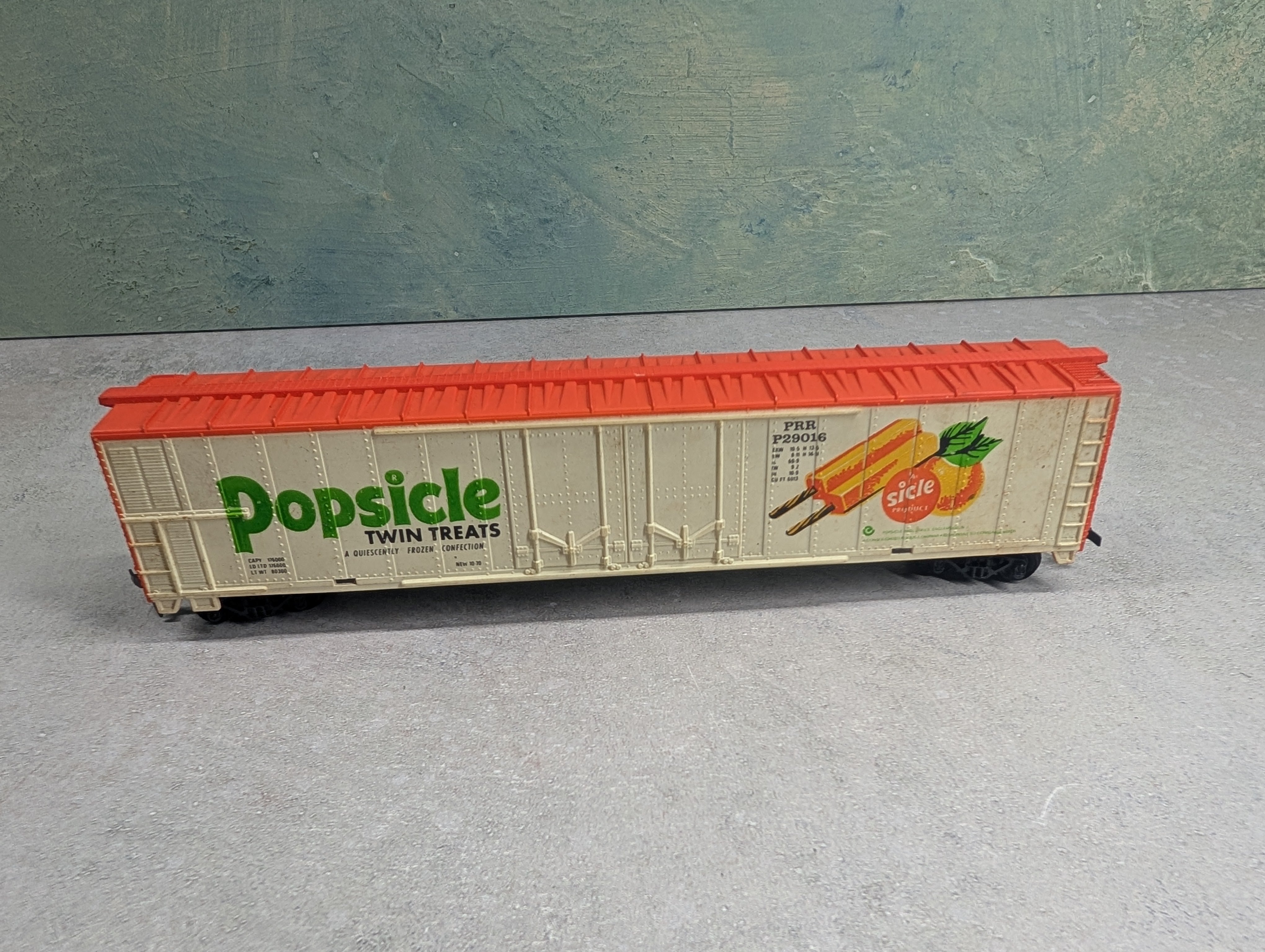 USED Tyco HO Scale 61' Billboard Box Car Popsicle PRR #P29016