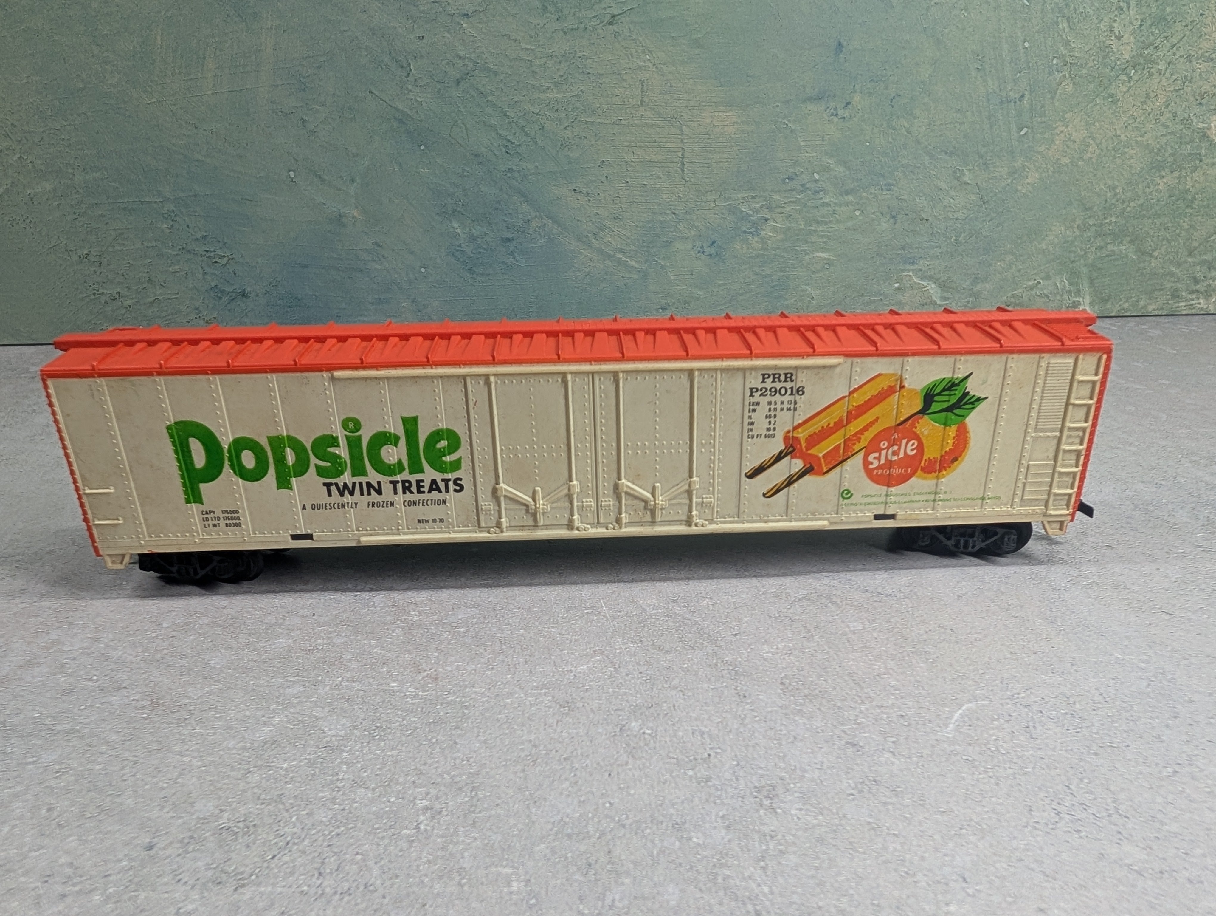 USED Tyco HO Scale 61' Billboard Box Car Popsicle PRR #P29016