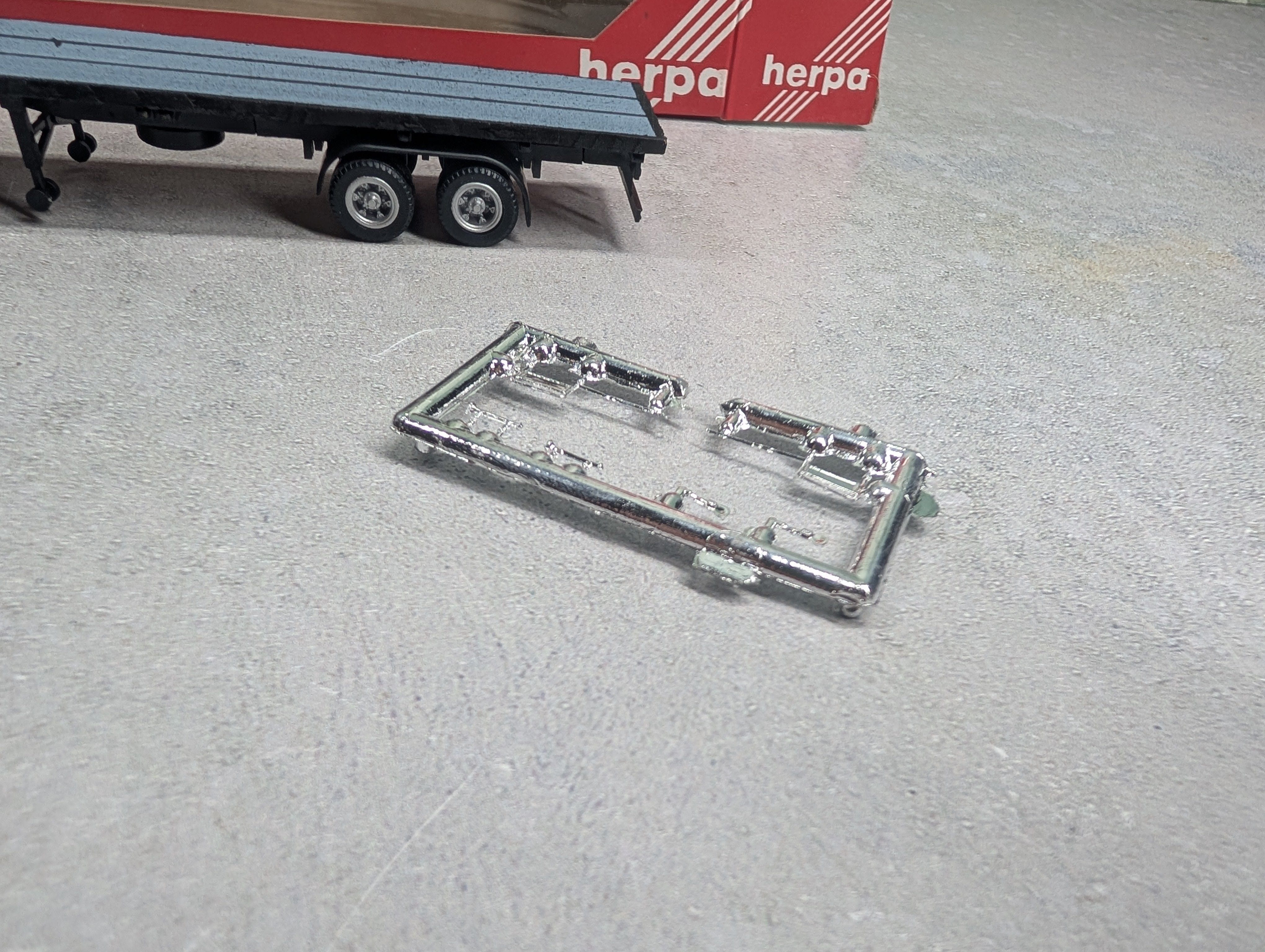 USED Herpa 6033 HO Scale Tractor Trailer Truck with Flat Bed