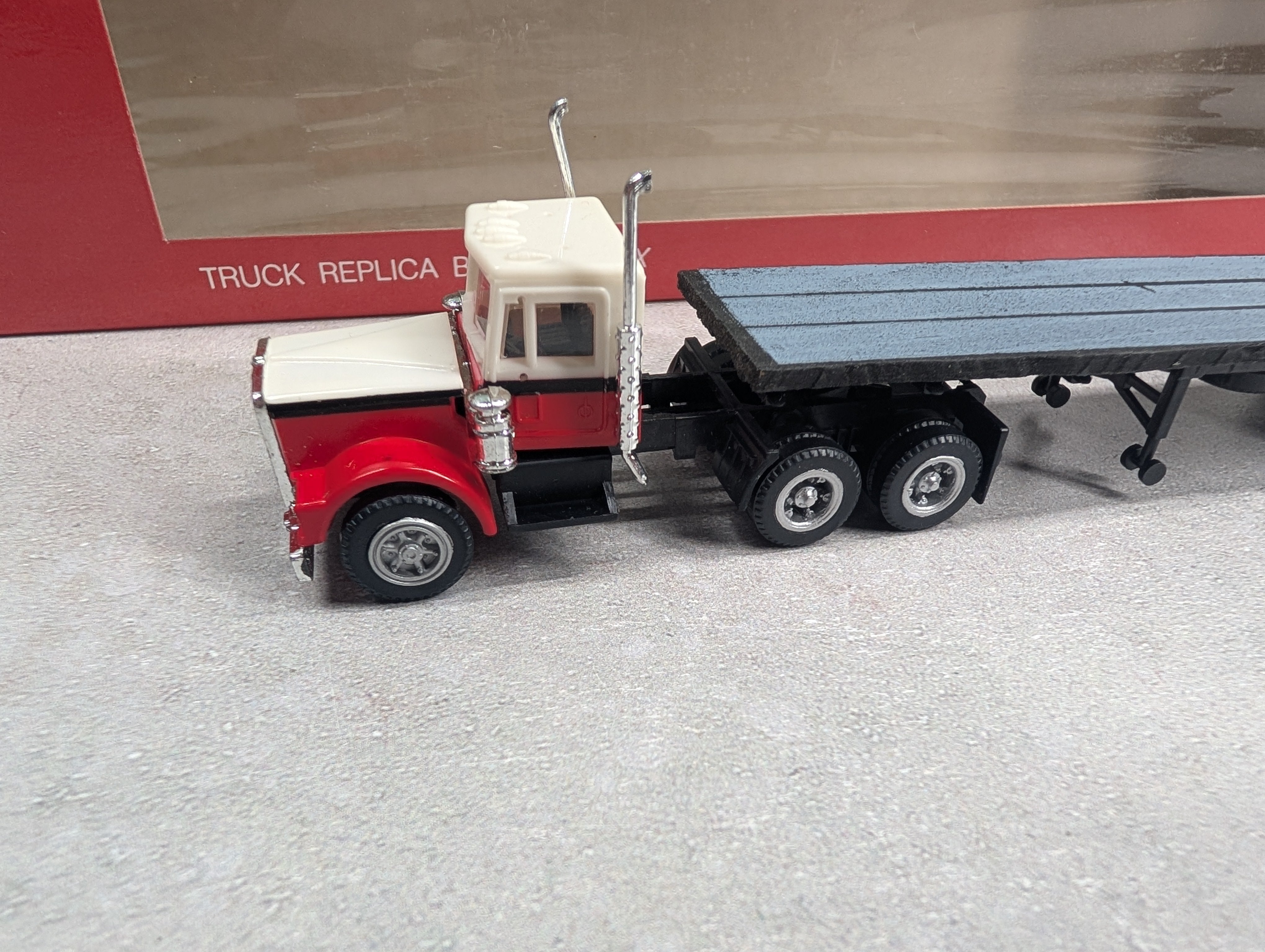 USED Herpa 6033 HO Scale Tractor Trailer Truck with Flat Bed