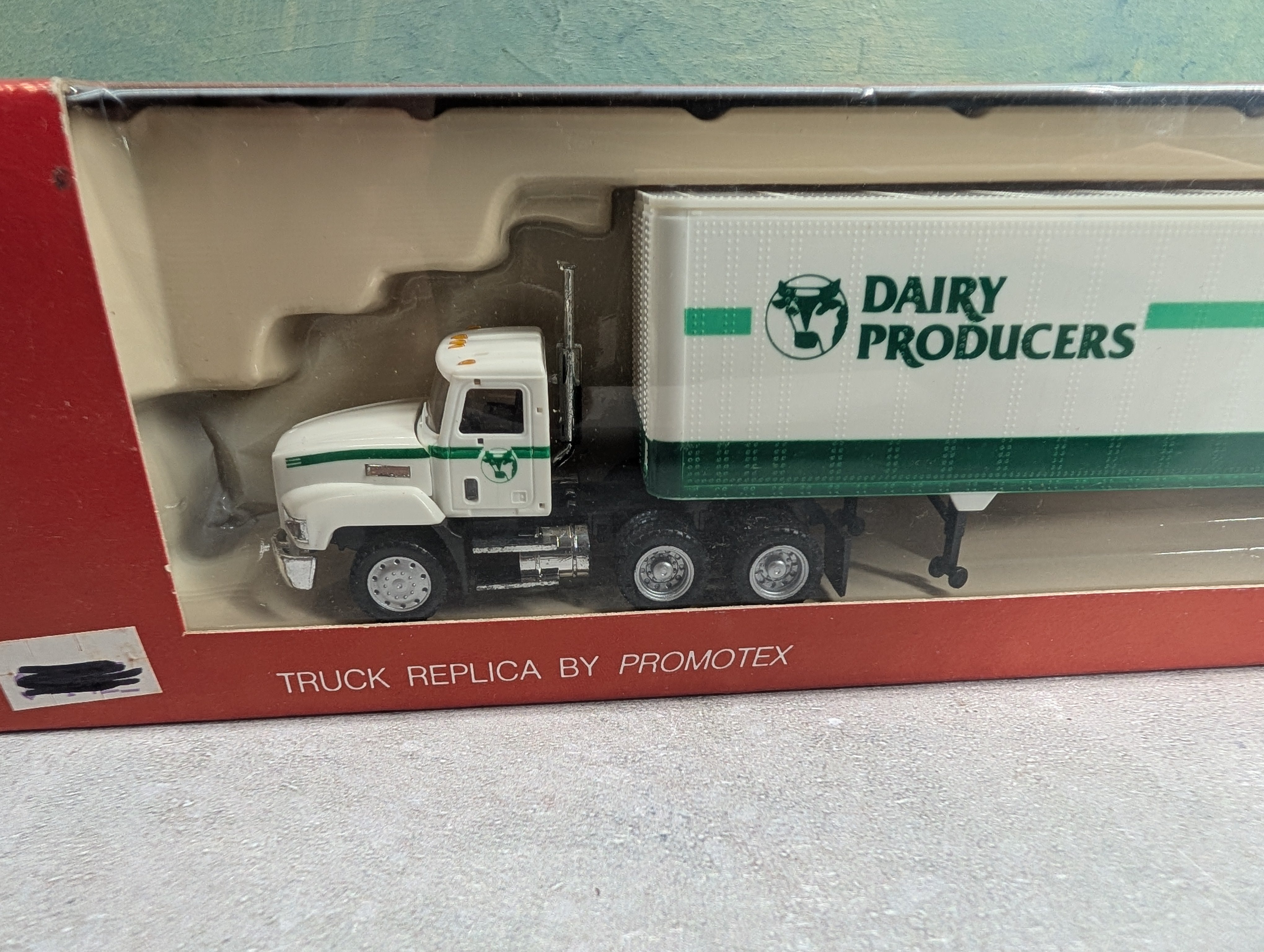 USED Herpa 6134 HO Scale Tractor Trailer Truck with Diary Producers Trailer