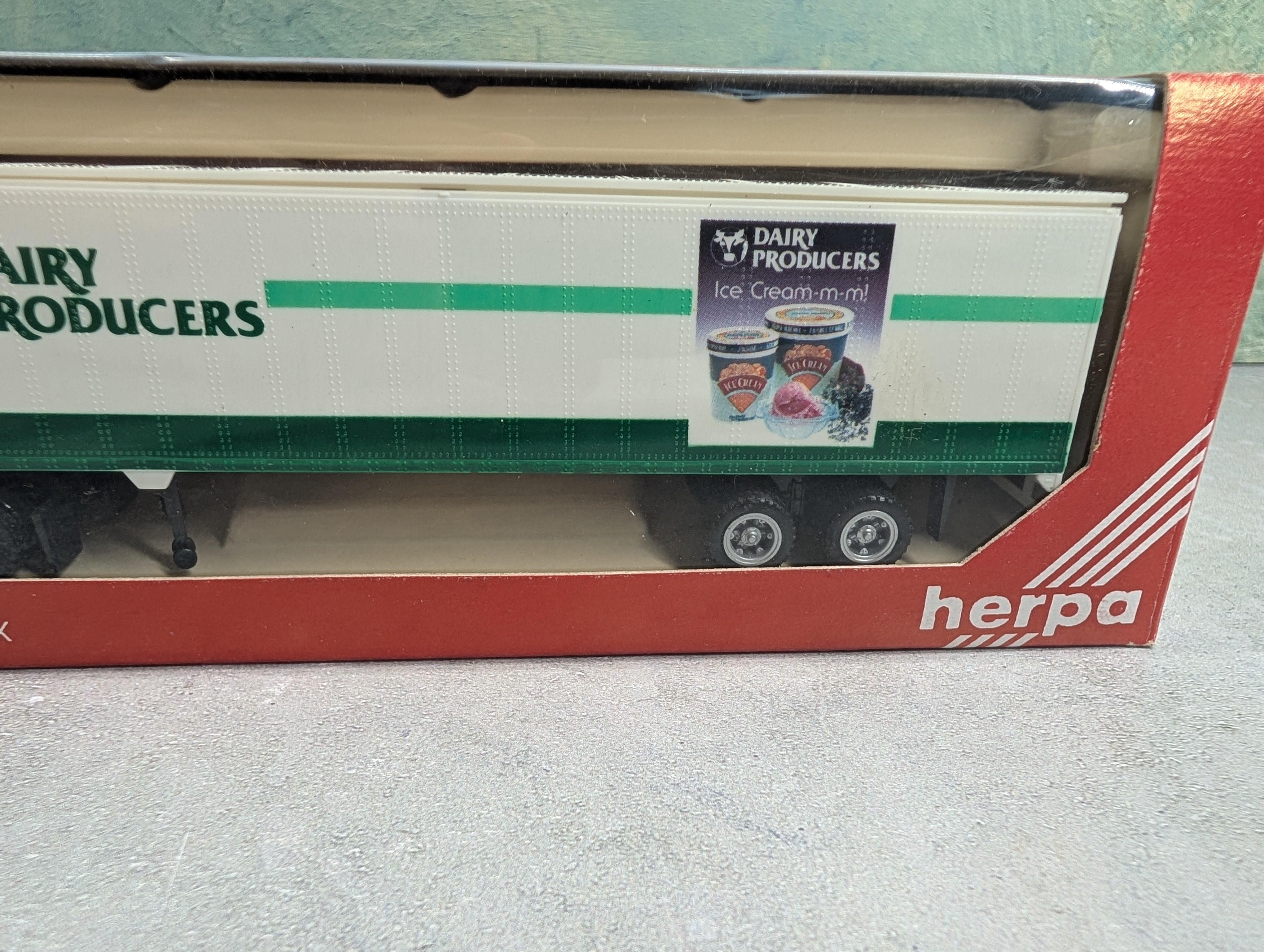 USED Herpa 6134 HO Scale Tractor Trailer Truck with Diary Producers Trailer