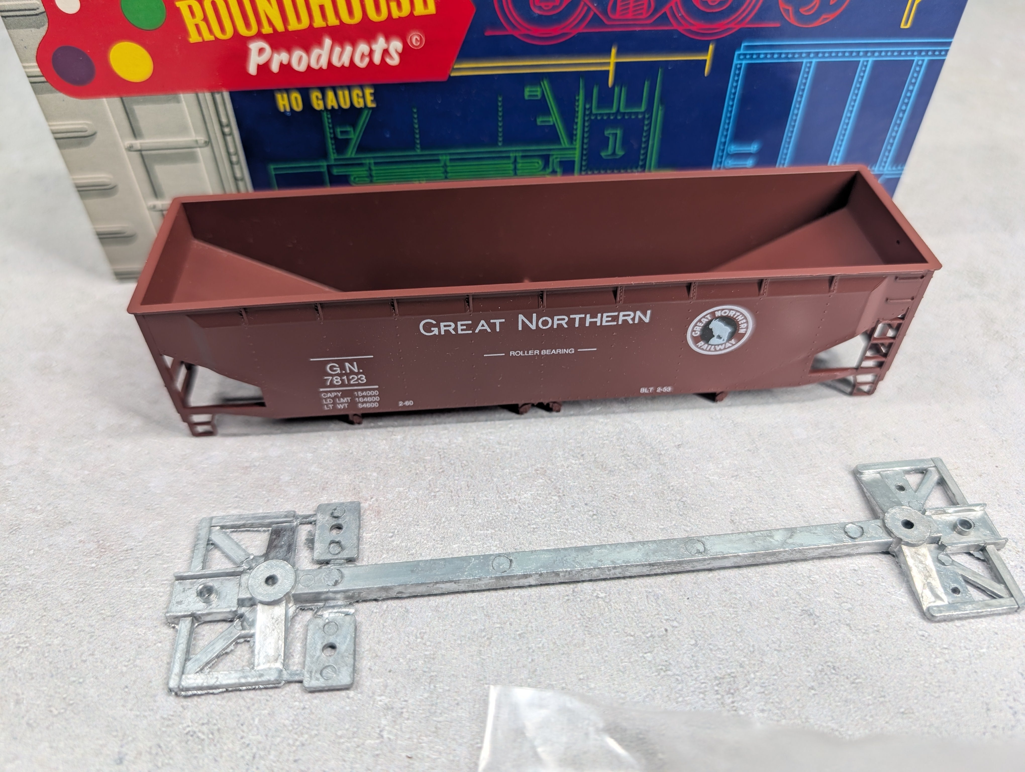 USED Roundhouse 7737 HO Scale Ballast Hopper Great Northern GN #78123 Small Letters KIT
