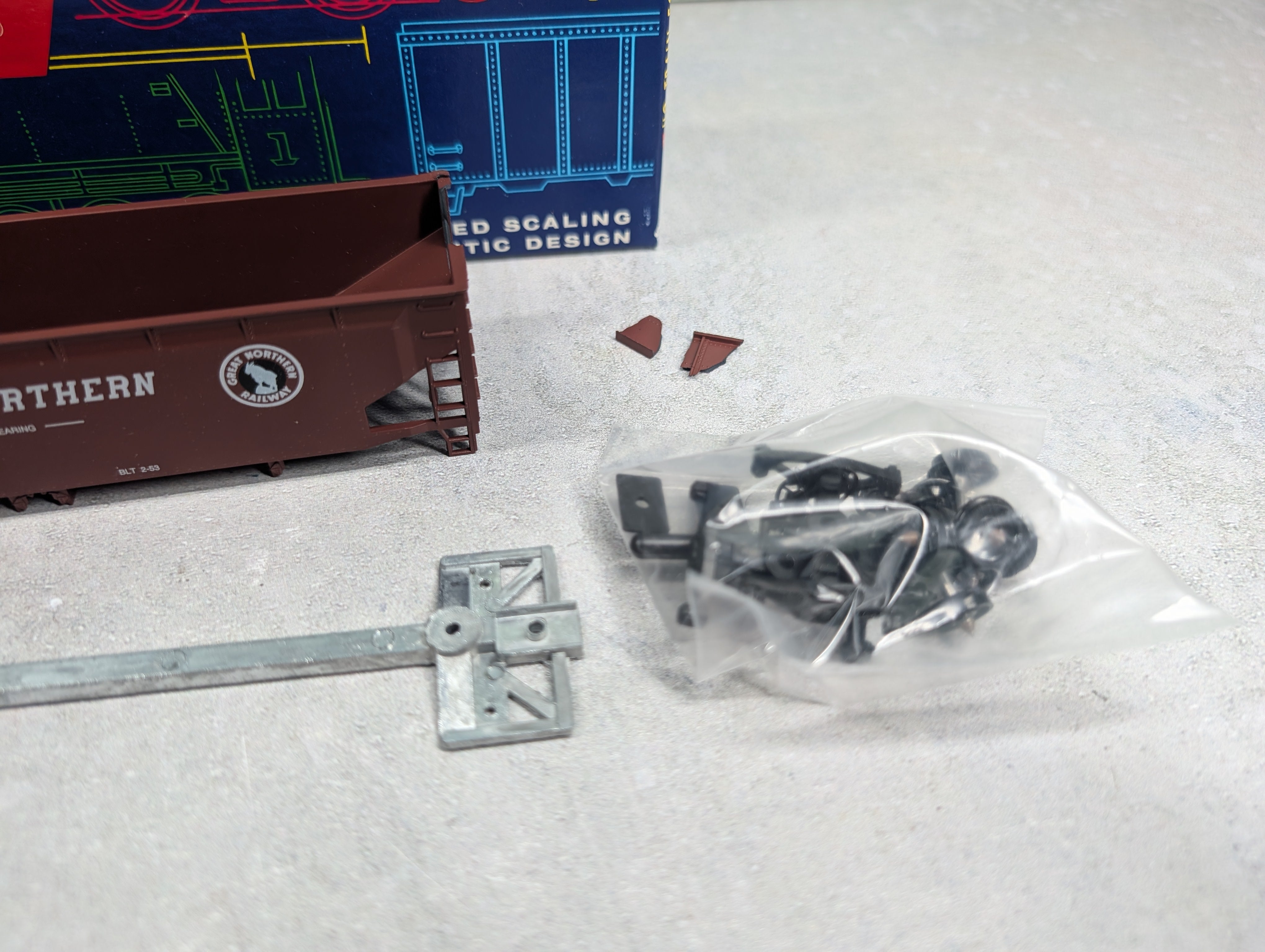 USED Roundhouse 7736 HO Scale Ballast Hopper Great Northern GN #78066 Large Letters KIT