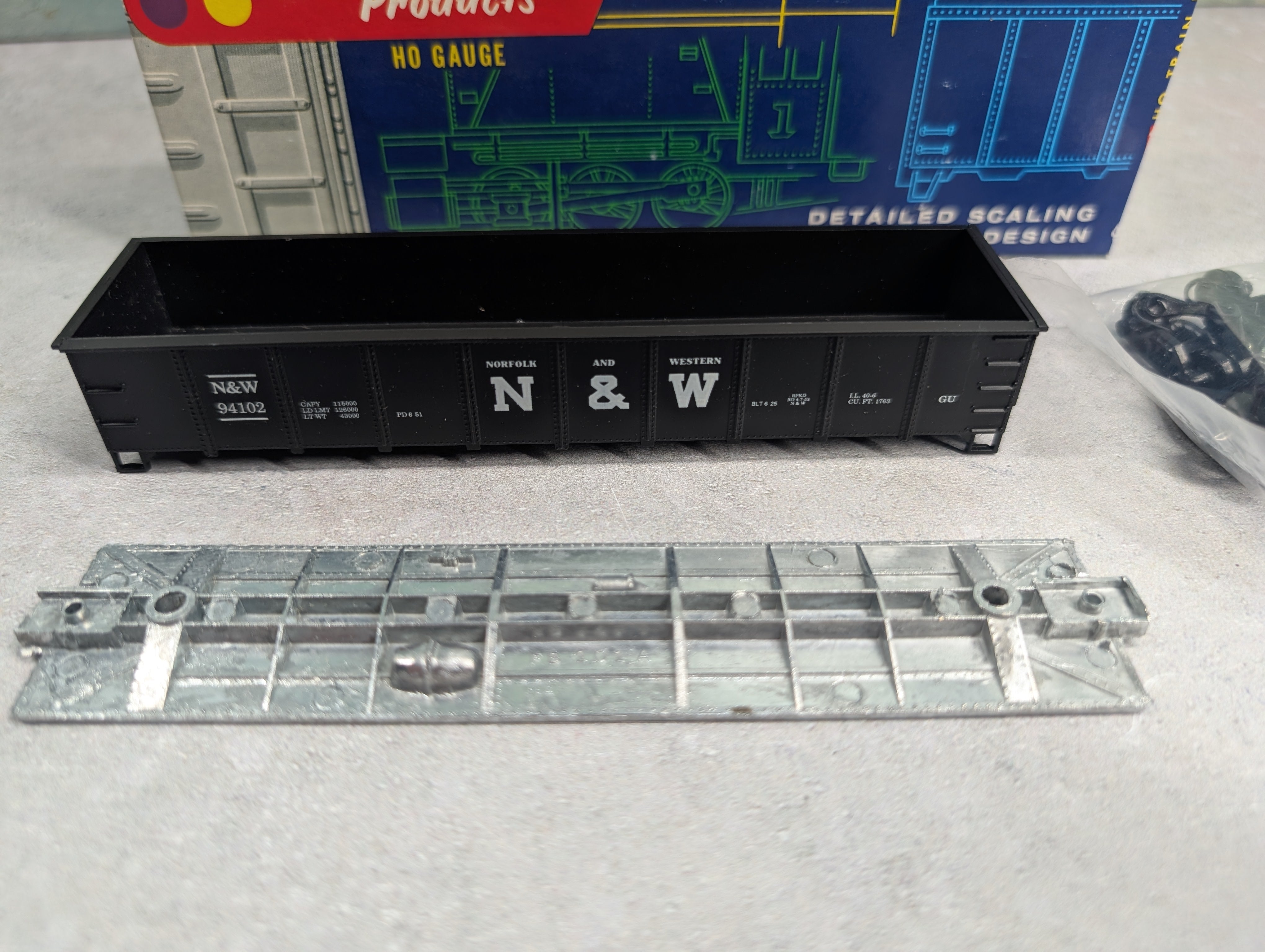 USED Roundhouse 3252 HO Scale 40' Peak-End Gondola Norfolk & Western N&W #94102 KIT