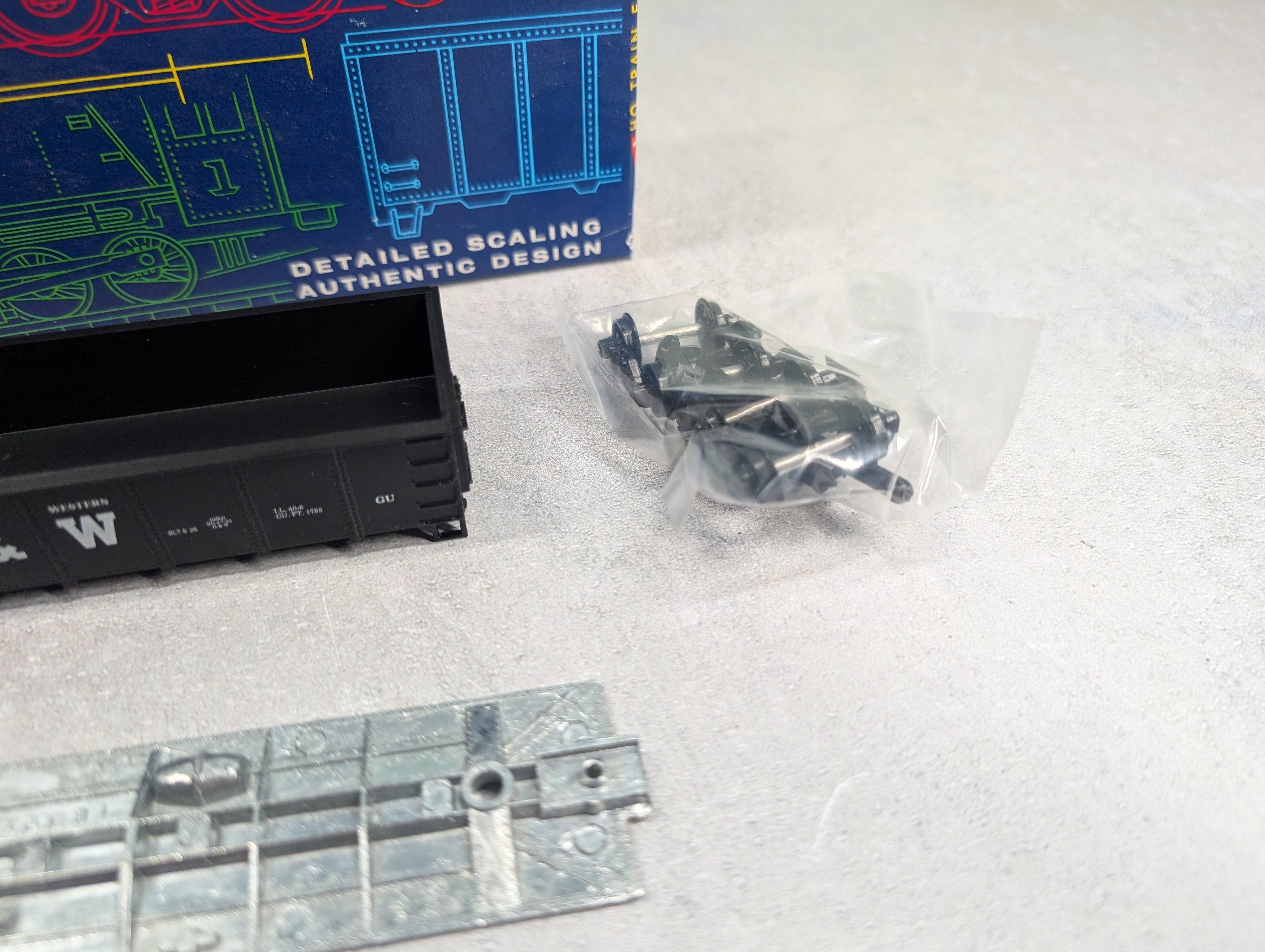 USED Roundhouse 3252 HO Scale 40' Peak-End Gondola Norfolk & Western N&W #97221 KIT