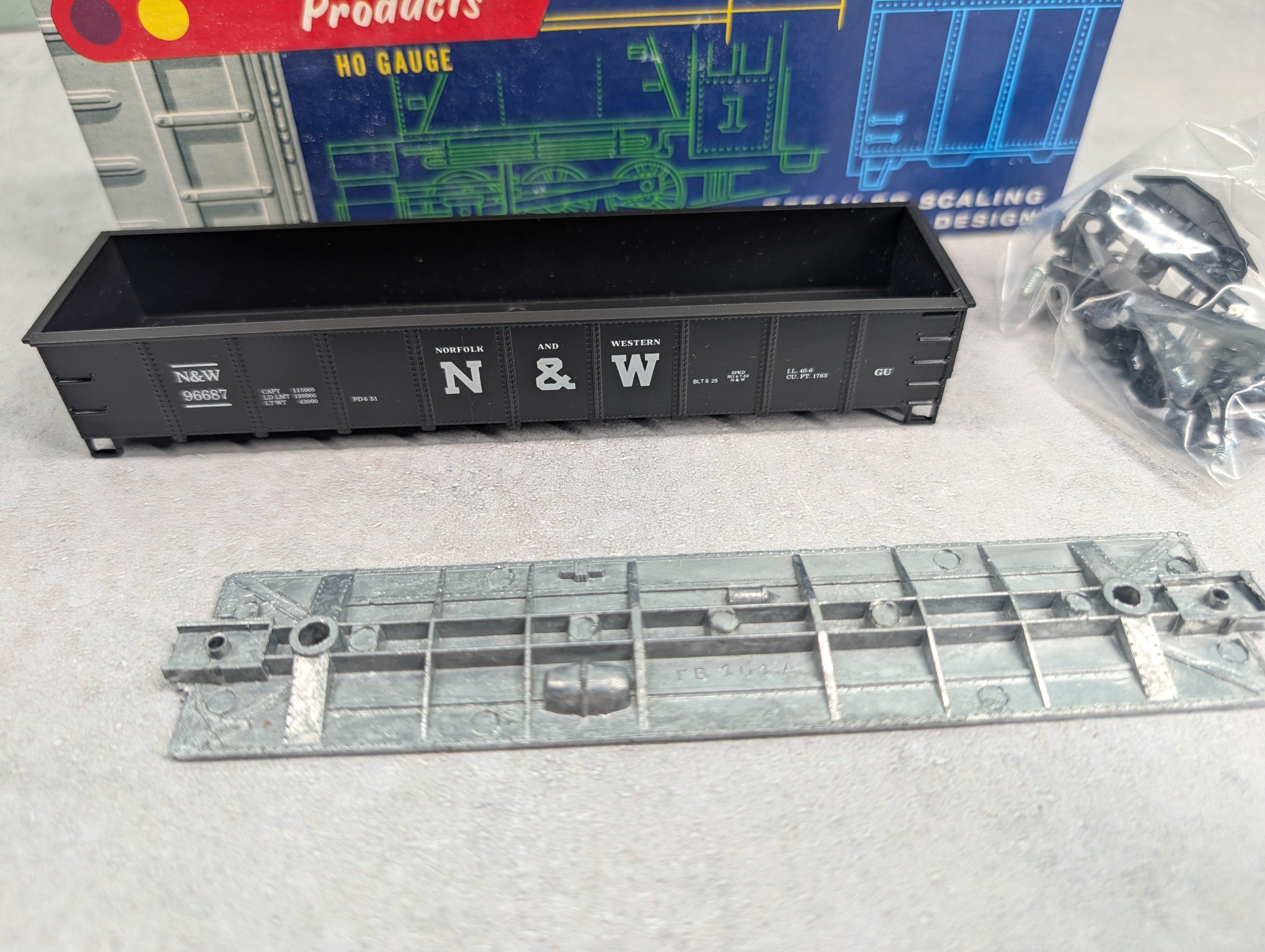 USED Roundhouse 3252 HO Scale 40' Peak-End Gondola Norfolk & Western N&W #96687 KIT