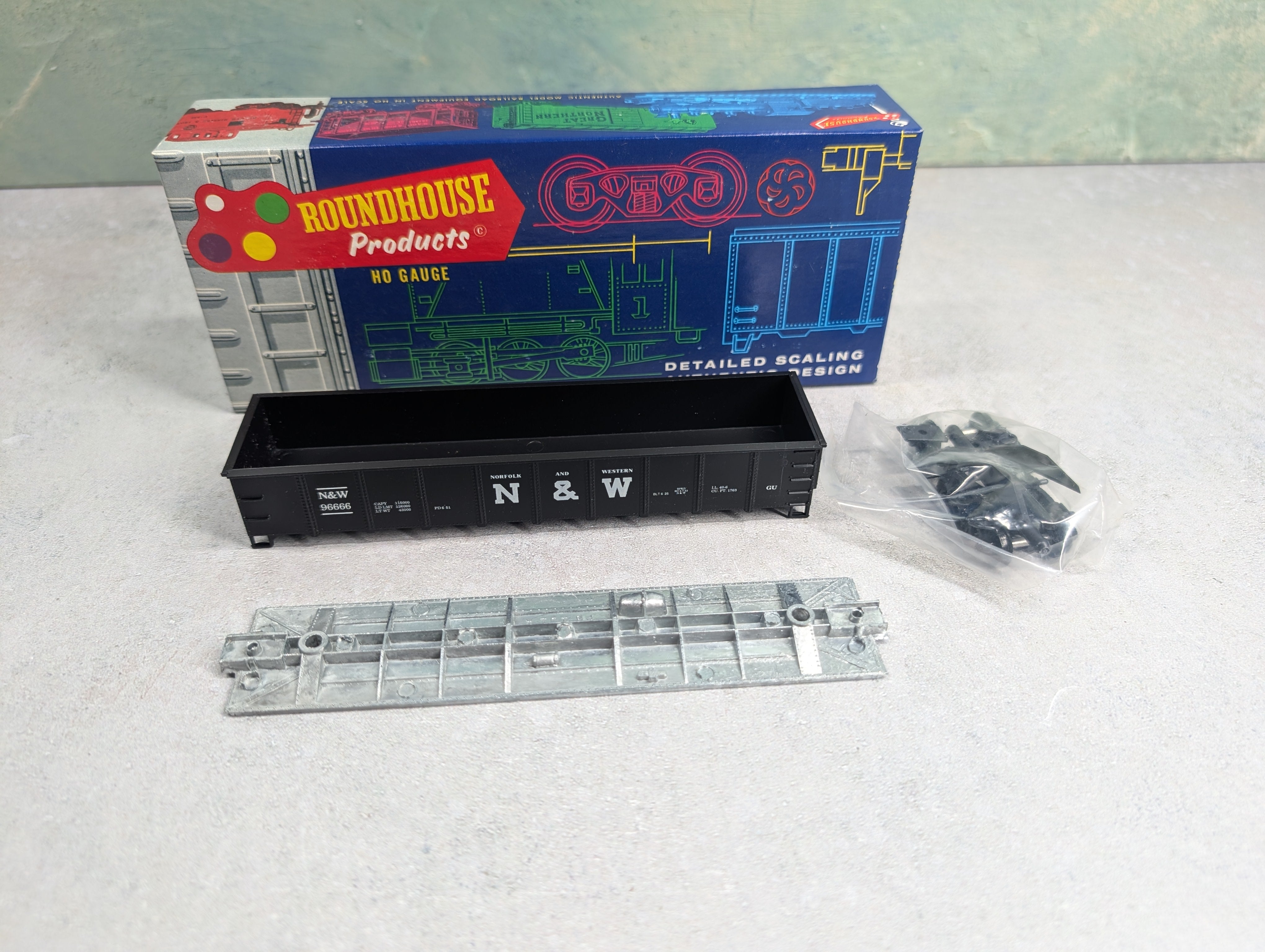 USED Roundhouse 3252 HO Scale 40' Peak-End Gondola Norfolk & Western N&W #96666 KIT