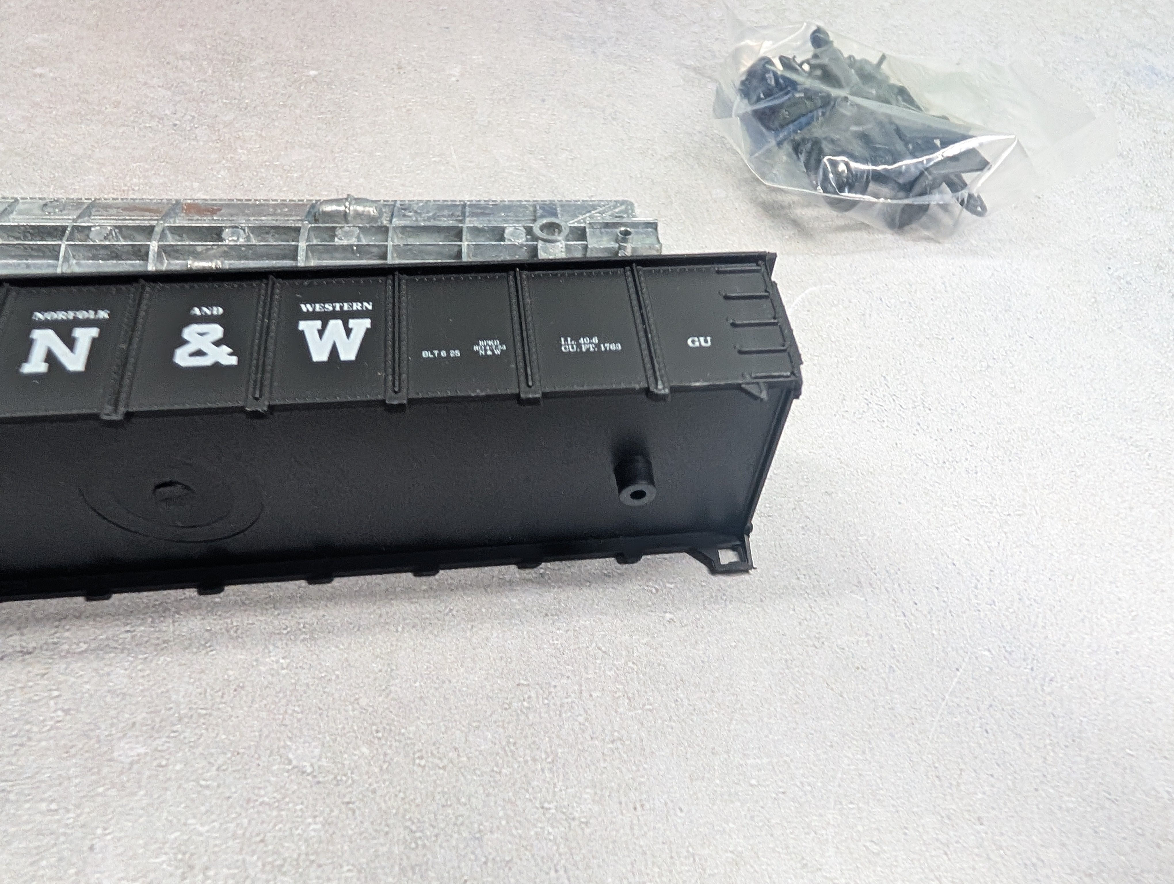 USED Roundhouse 3252 HO Scale 40' Peak-End Gondola Norfolk & Western N&W #34909 KIT