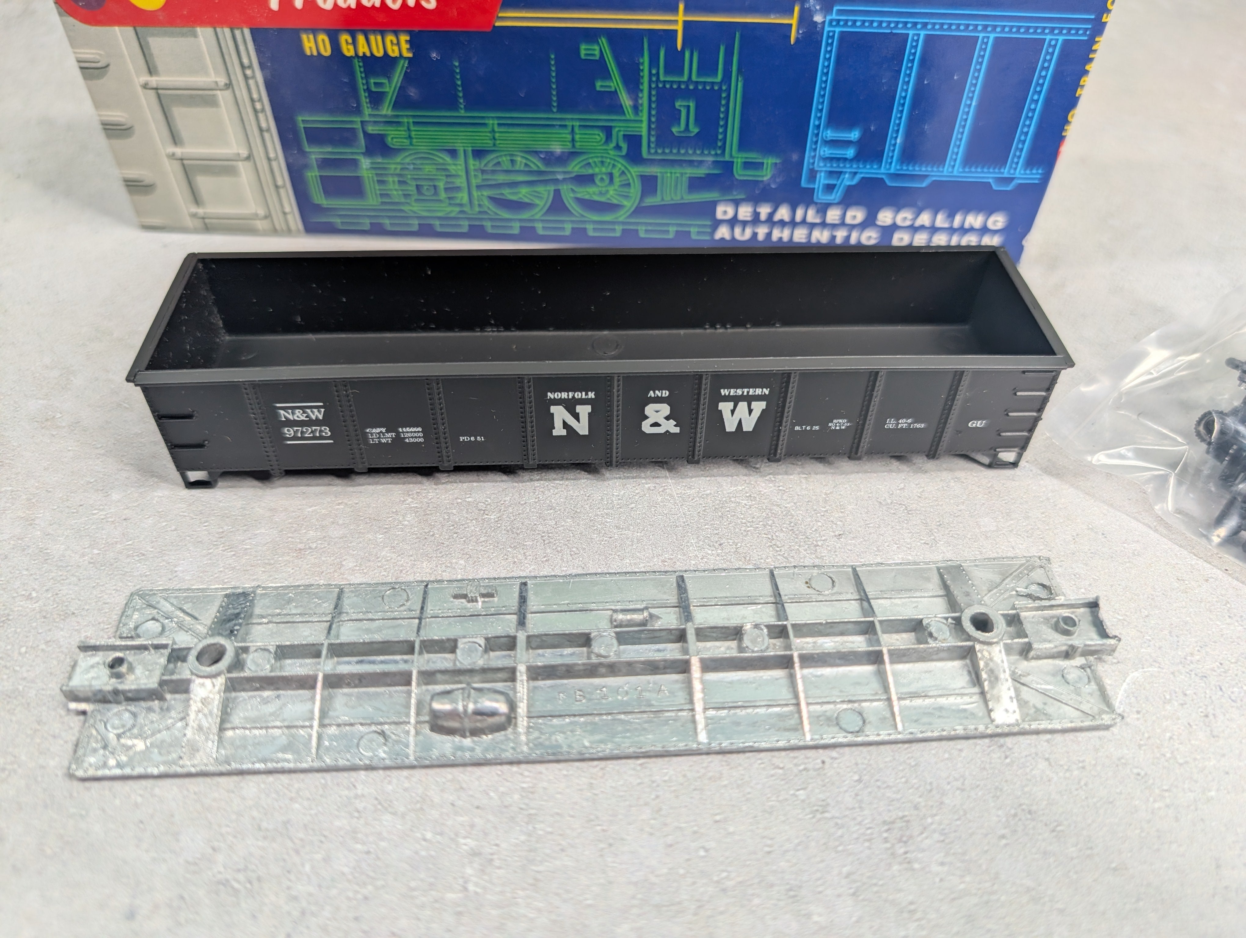 USED Roundhouse 3252 HO Scale 40' Peak-End Gondola Norfolk & Western N&W #97273 KIT