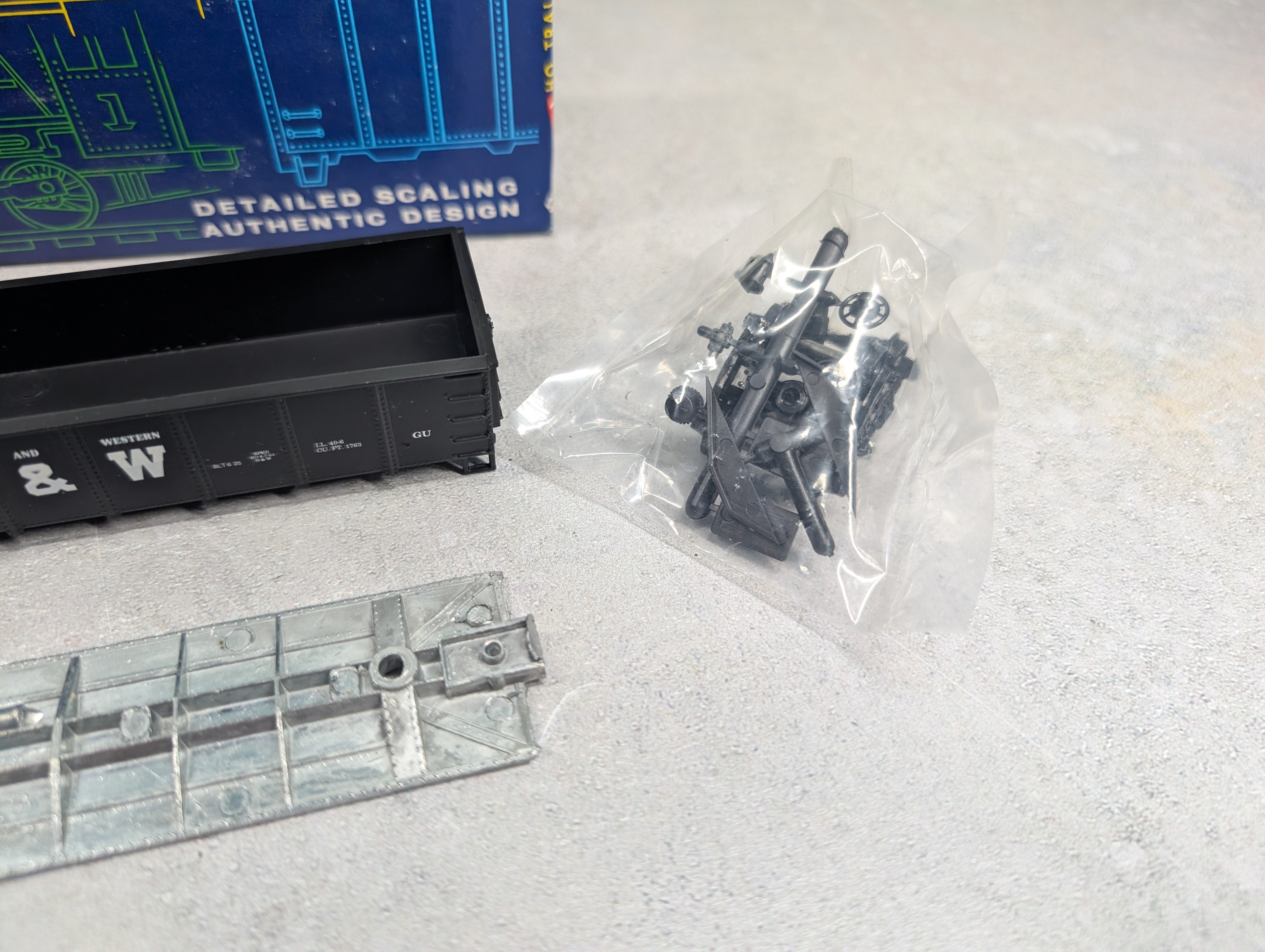 USED Roundhouse 3252 HO Scale 40' Peak-End Gondola Norfolk & Western N&W #97273 KIT