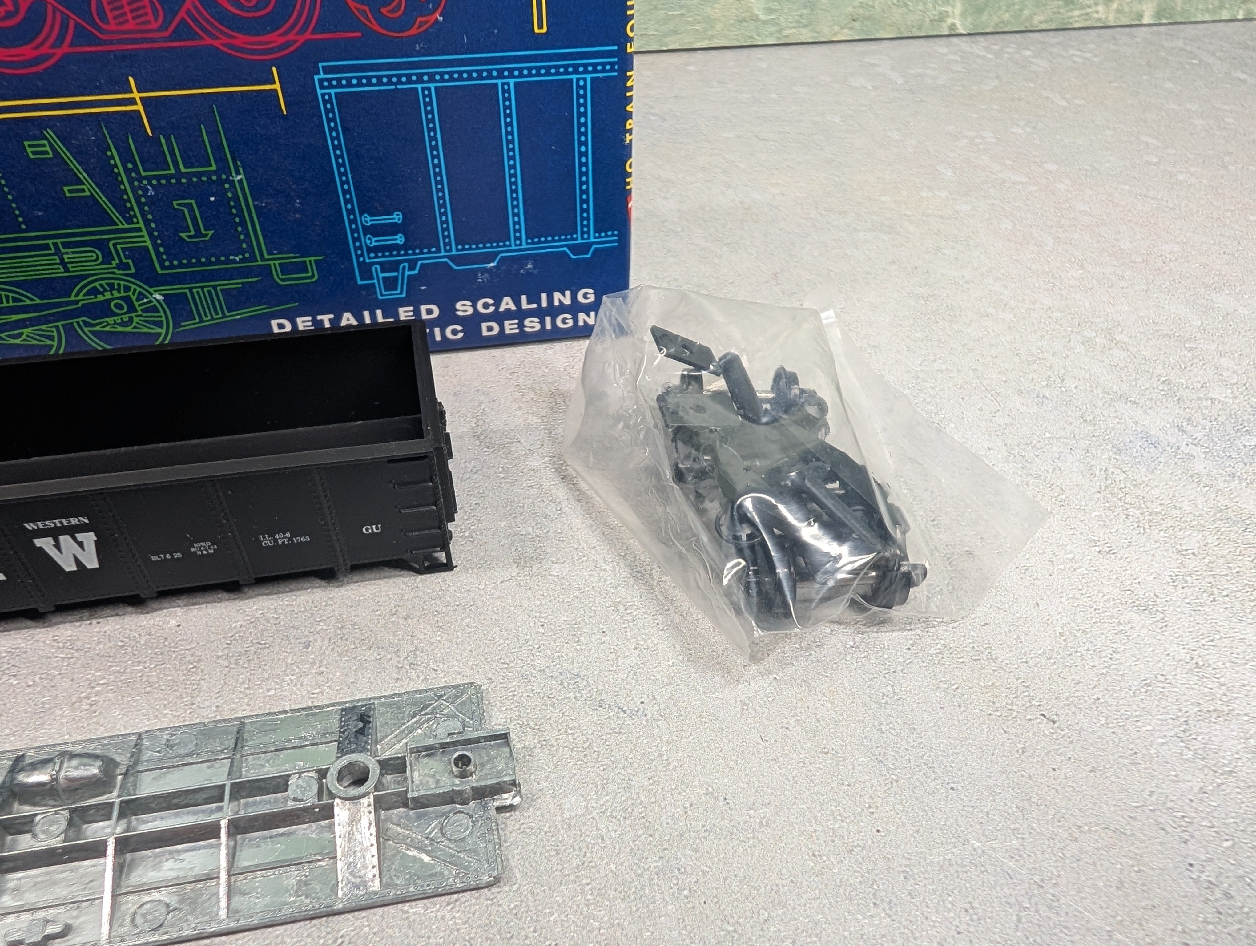 USED Roundhouse 3252 HO Scale 40' Peak-End Gondola Norfolk & Western N&W #93698 KIT