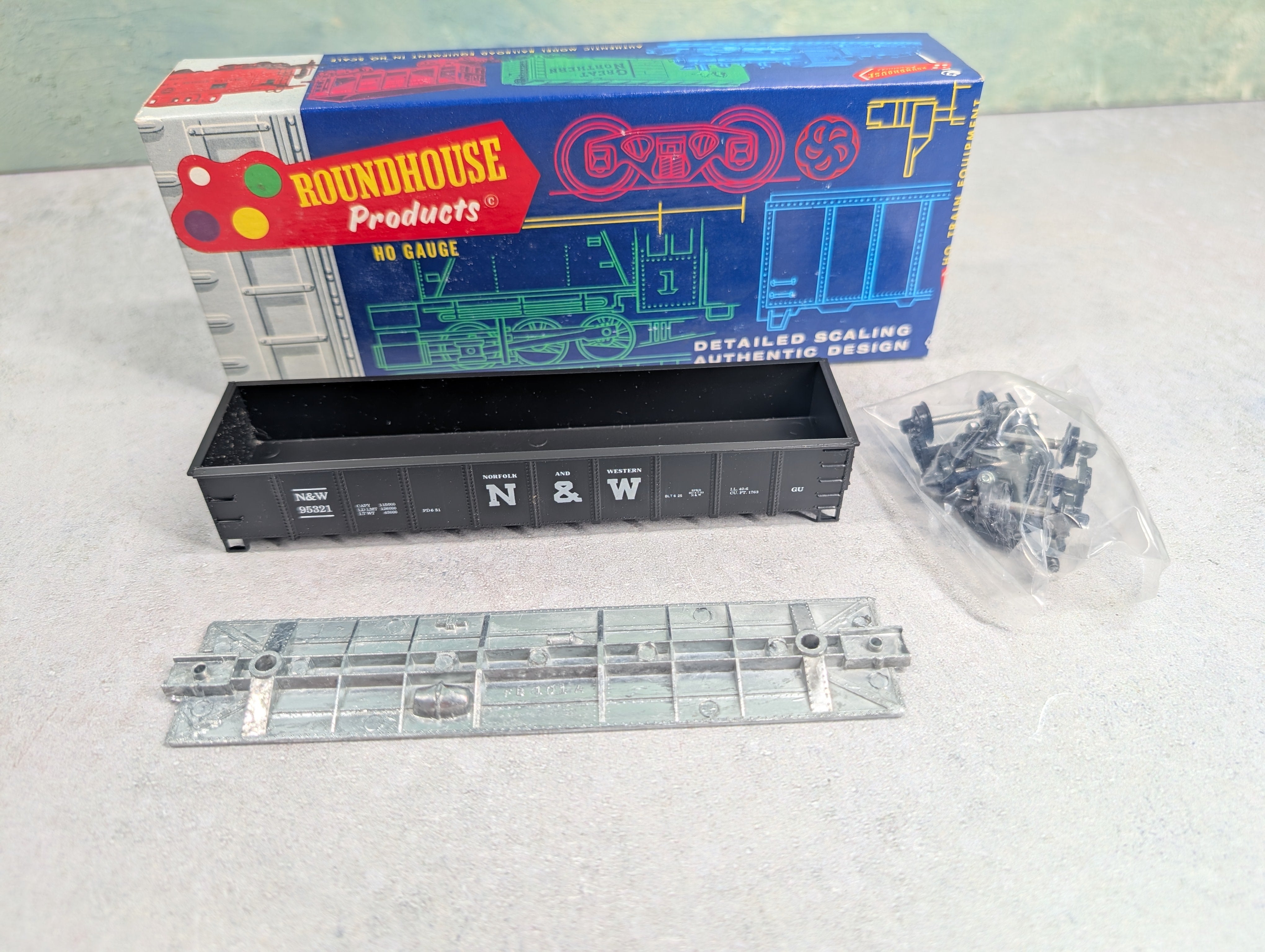 USED Roundhouse 3252 HO Scale 40' Peak-End Gondola Norfolk & Western N&W #95321 KIT