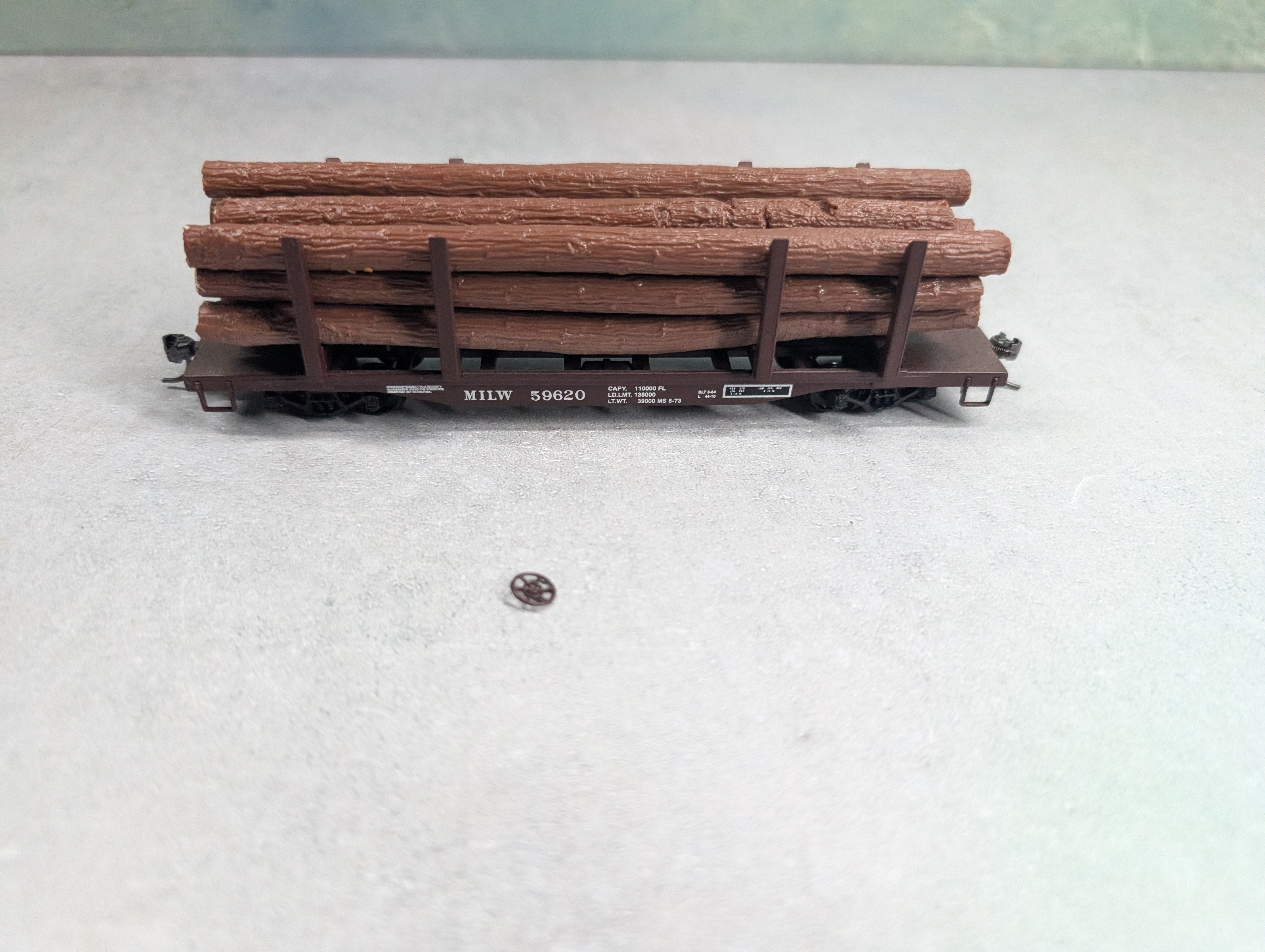 USED Walthers 932-34001 HO Scale 45' Logging Flat Cars w/ Logs Milwaukee Road (3 pcs)